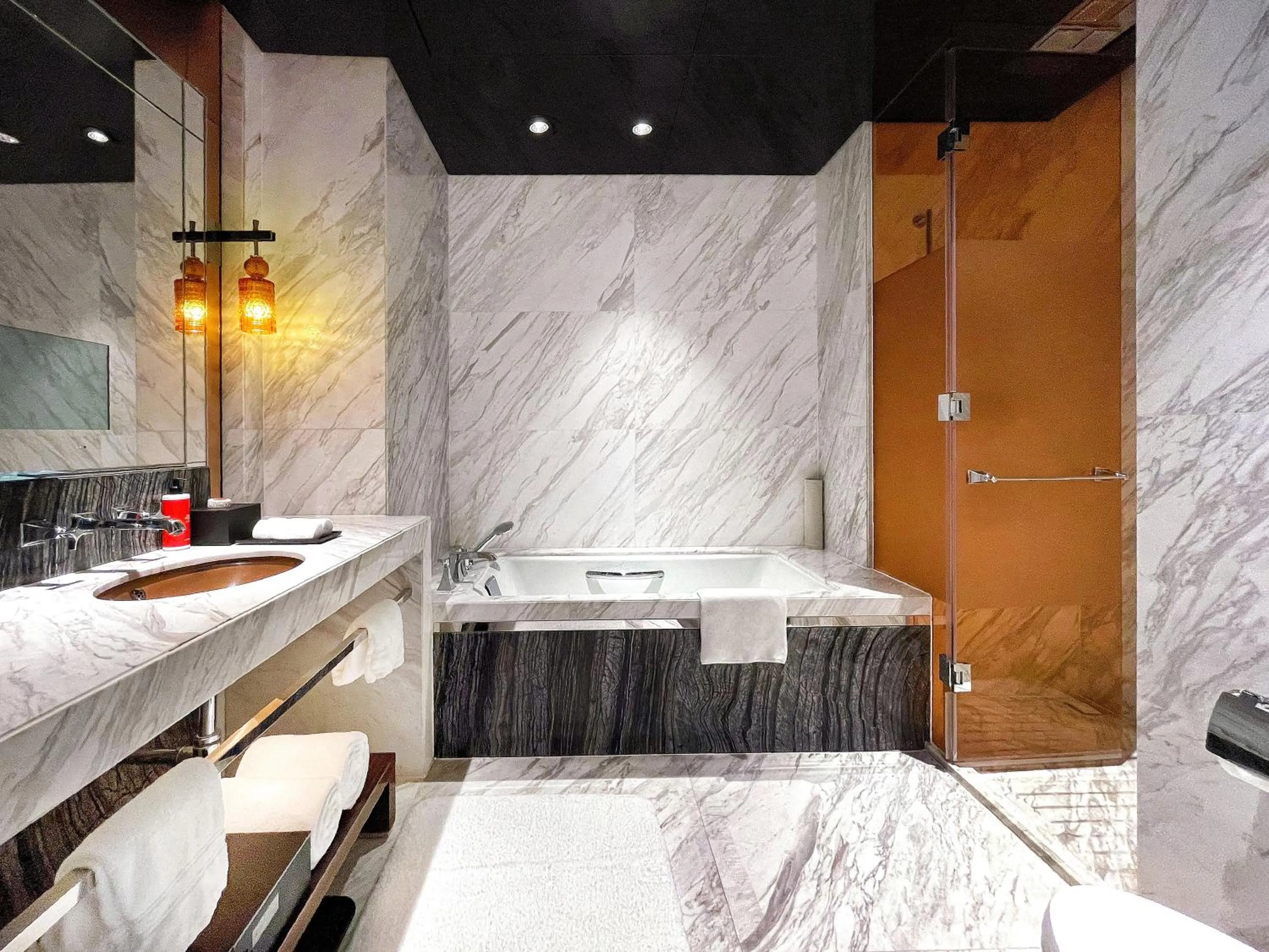 Premium King Room with Roll-In Shower - Mobility Access in Regent Shanghai Pudong