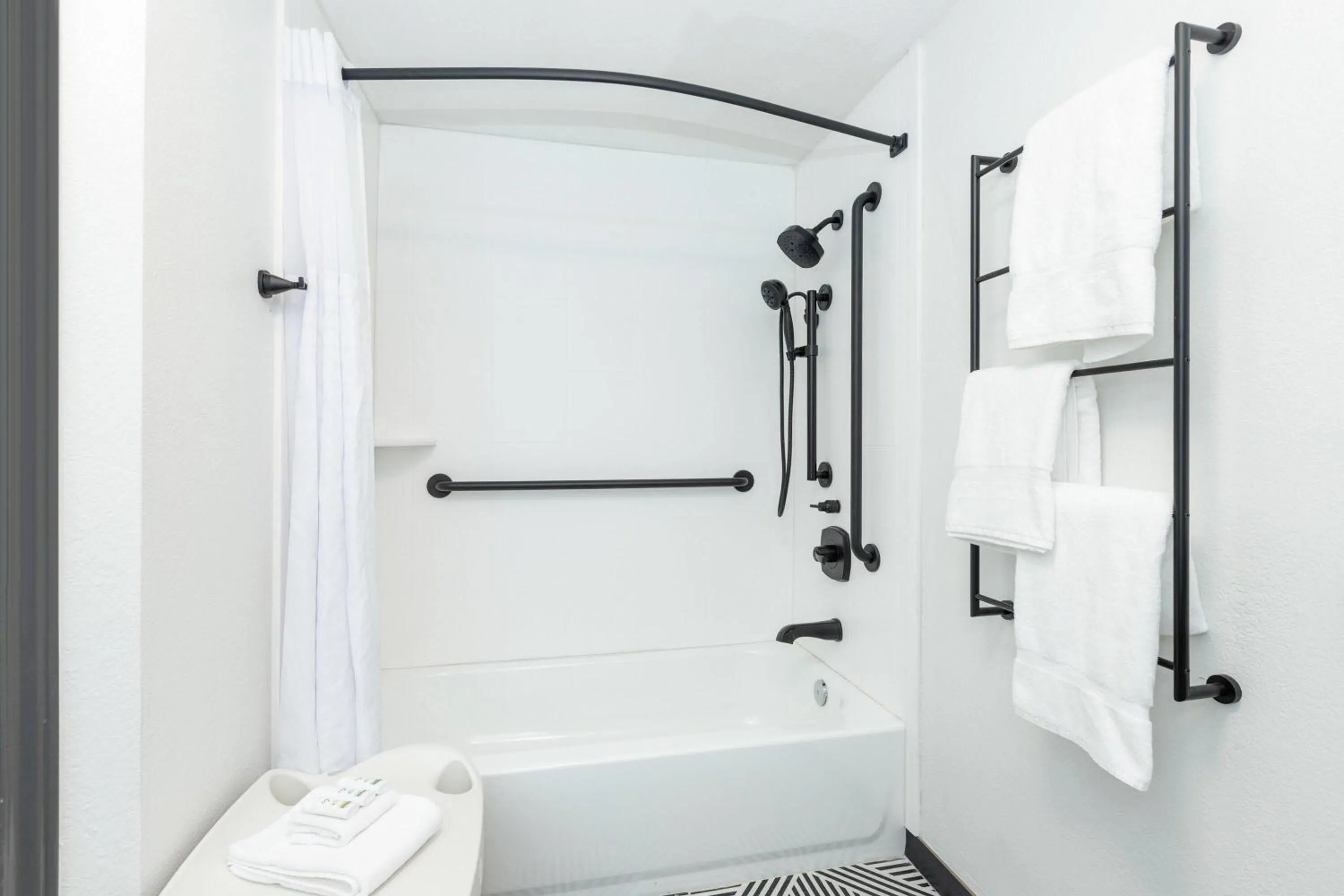 2 Full Bed, Mobility Accessible Room, Bathtub w/ Grab Bars, Non-Smoking in La Quinta by Wyndham Sherman