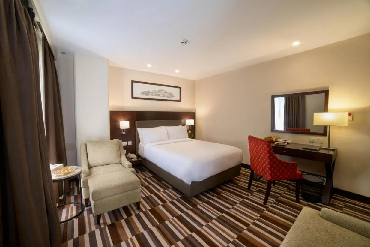 Superior Queen Room in Avari Xpress Gulberg