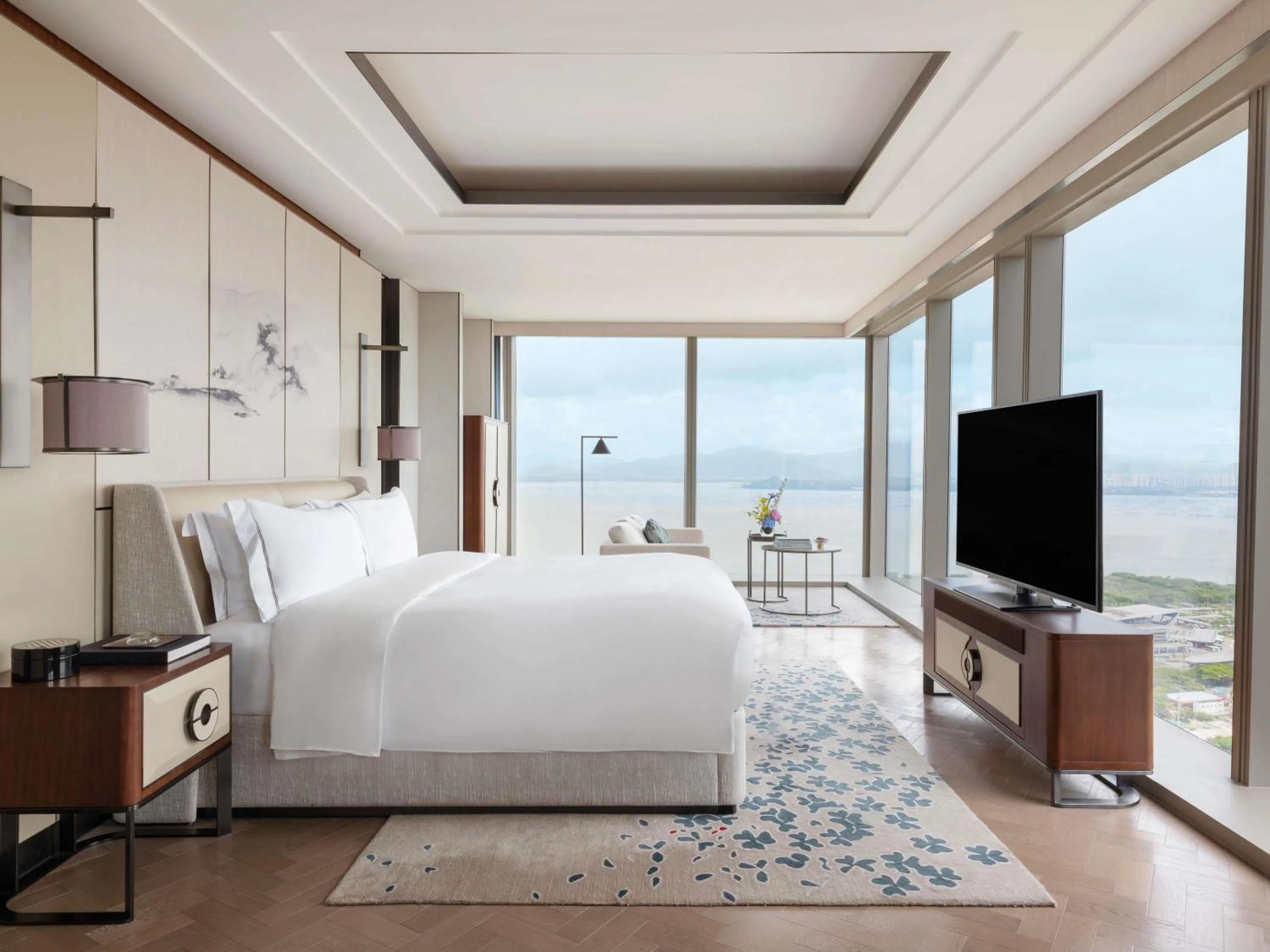 Premier Sea View Room in Raffles Shenzhen, Situated in the heart of One Shenzhen Bay, Book Now to Enjoy Free Minibar and Happy Hour Privileges at Long Bar on 71F