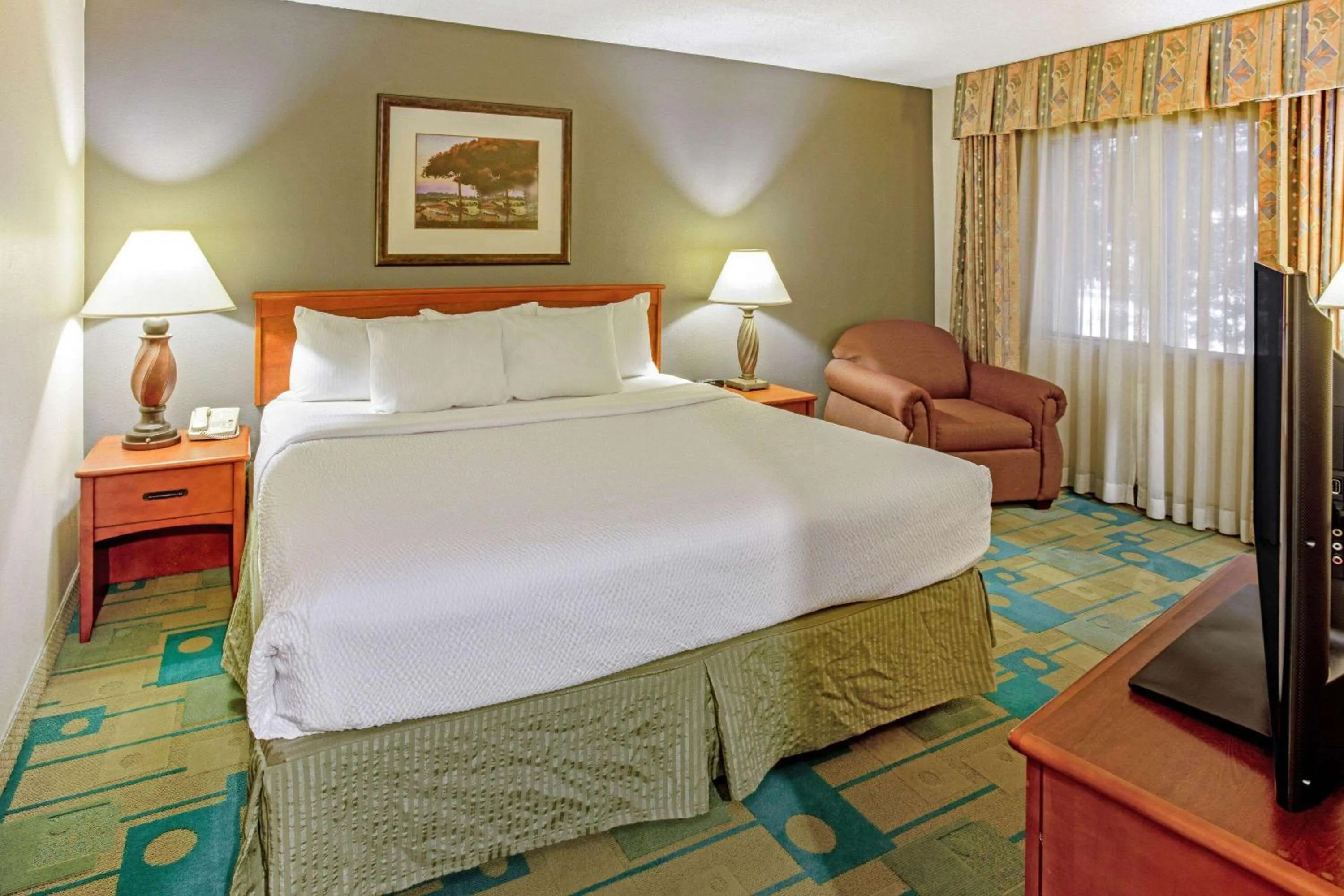 1 King Bed, Deluxe one Bedroom Suite, Non-Smoking  in La Quinta by Wyndham Appleton College Avenue