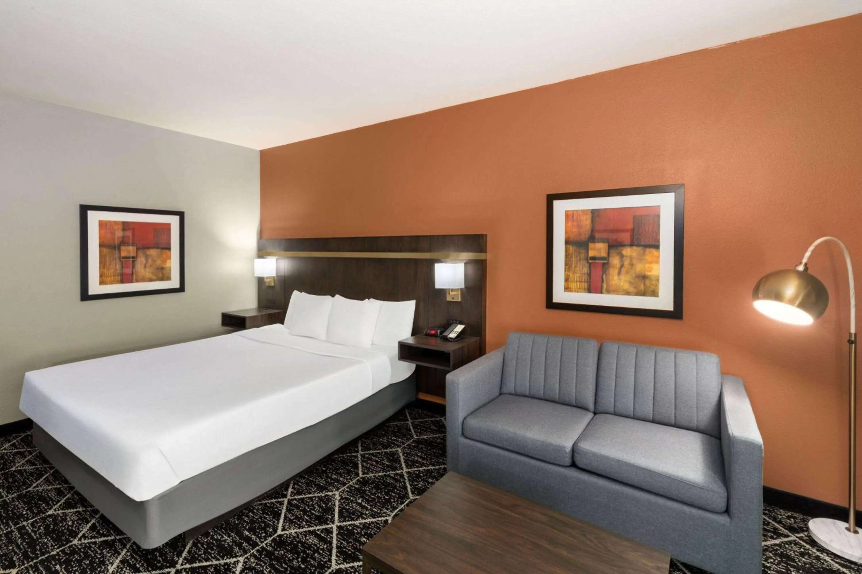 Deluxe King Room - Non-Smoking in La Quinta by Wyndham Olathe