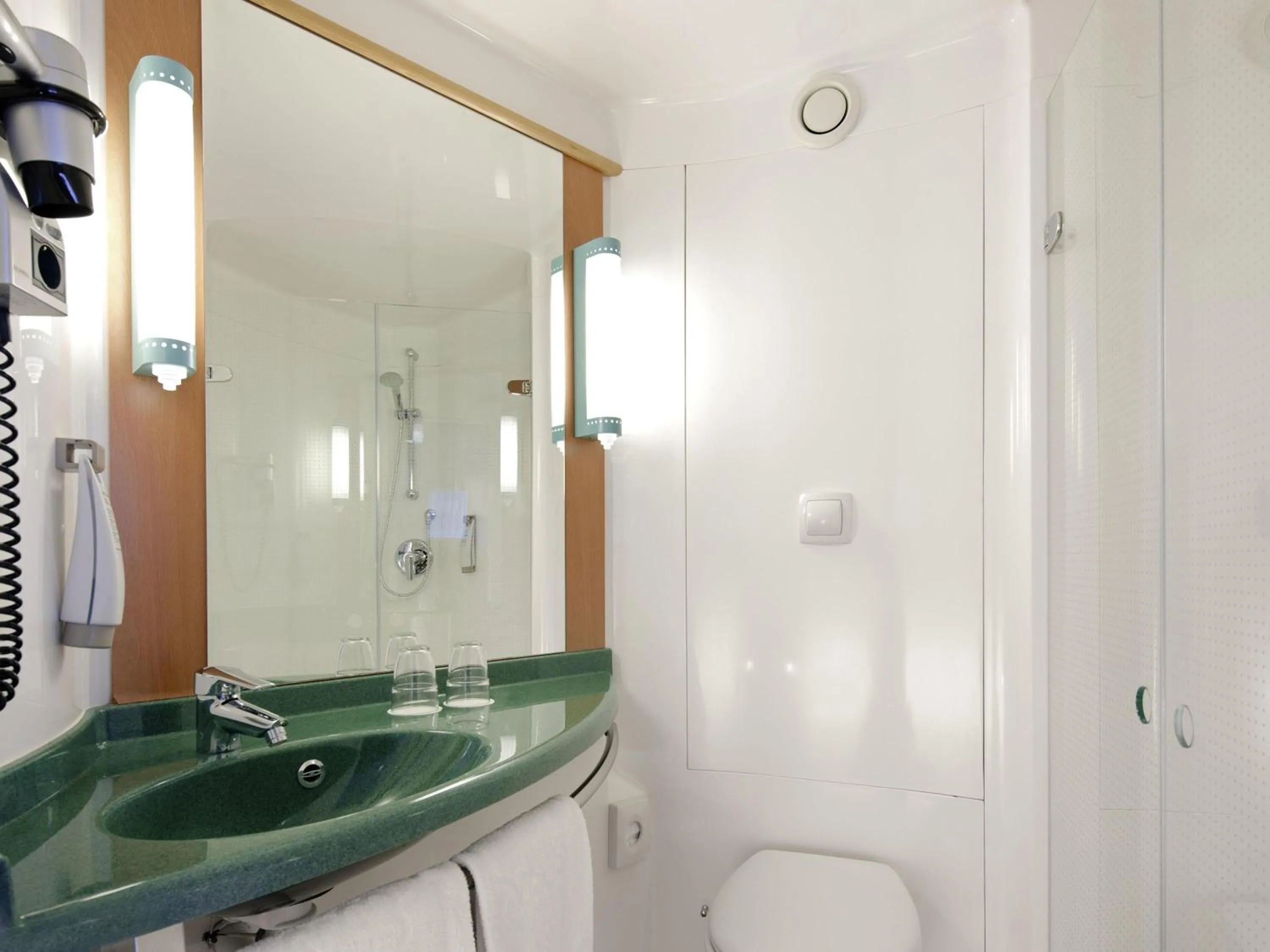 Standard King Room in ibis Hotel München Garching