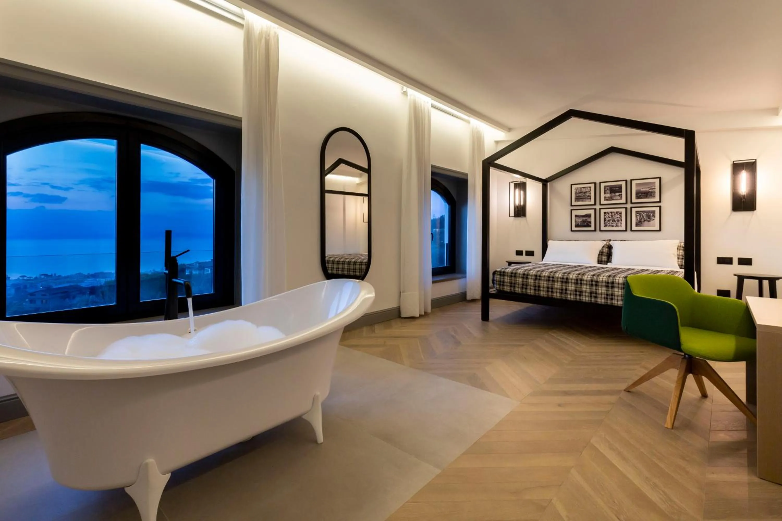 Superior Suite with Sea View in Maison Bon Bon