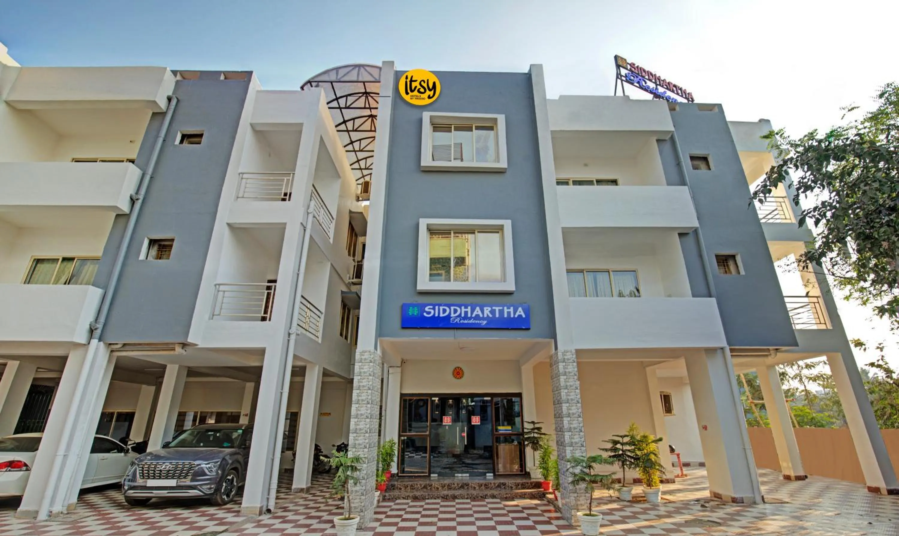 Itsy Hotels Sidhartha Residency