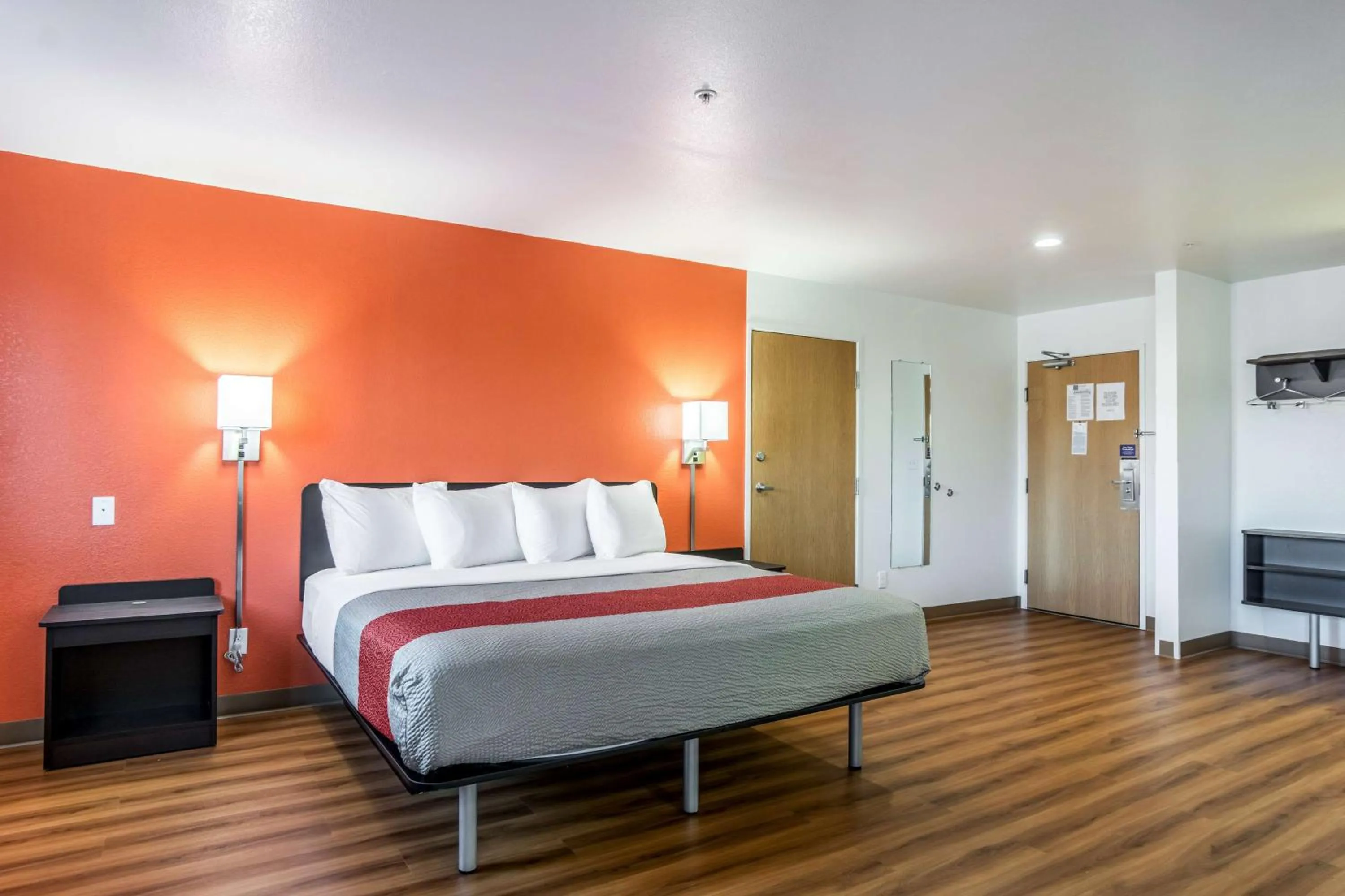 King Suite with Spa Bath - Non-Smoking in Motel 6-Barkeyville, PA