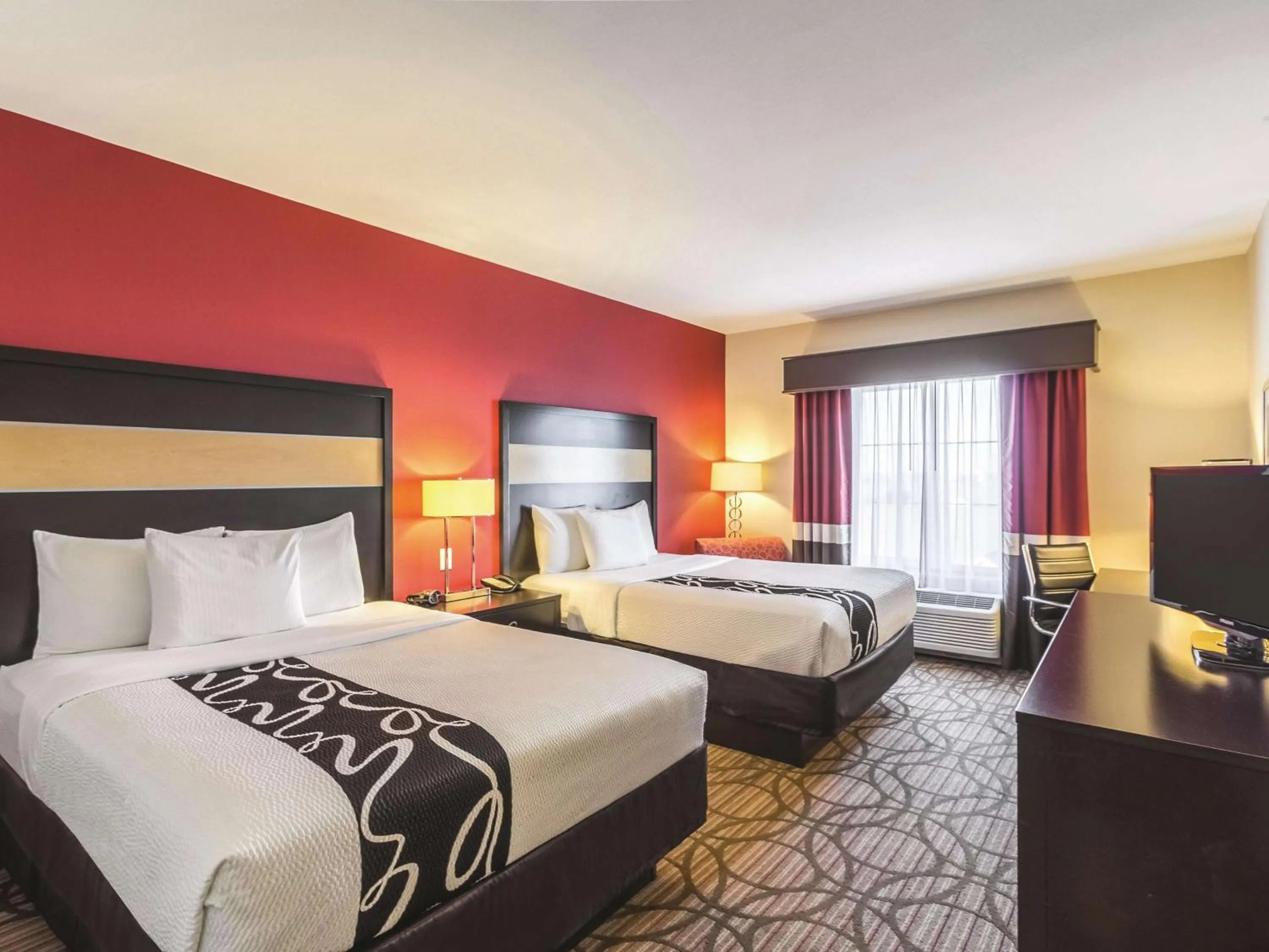 Deluxe Queen Room with Two Queen Beds in La Quinta by Wyndham Fargo-Medical Center