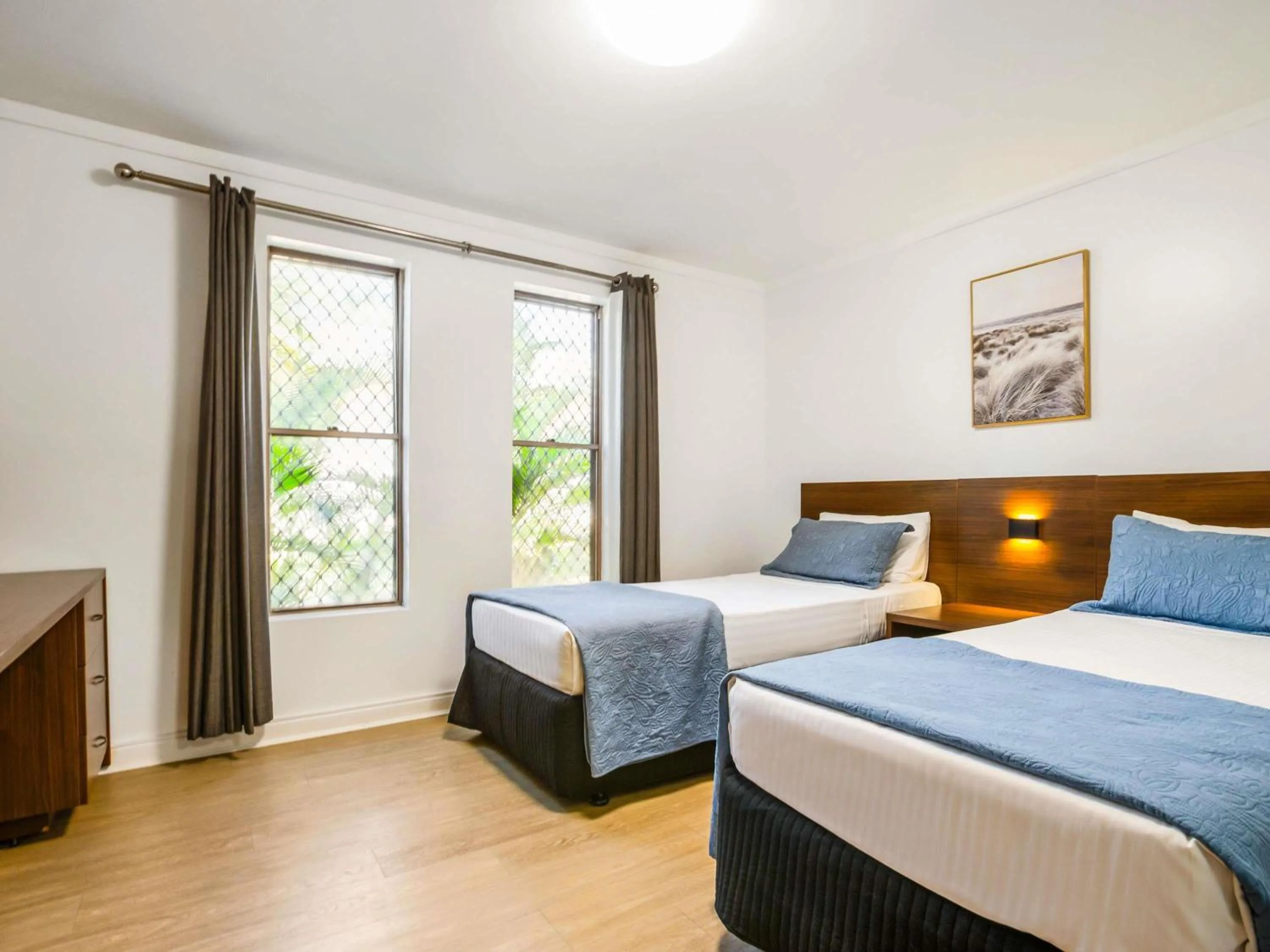 Family Room One Queen and Two Single Beds in Ibis Styles Karratha