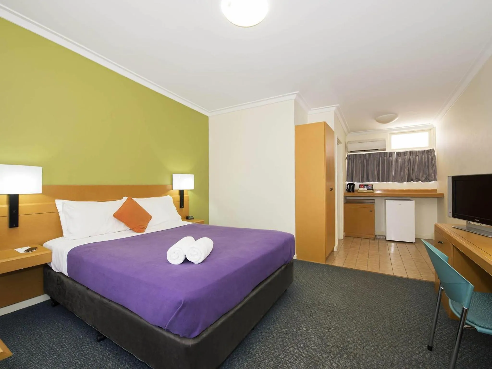 Standard Queen Room in ibis Styles Geraldton