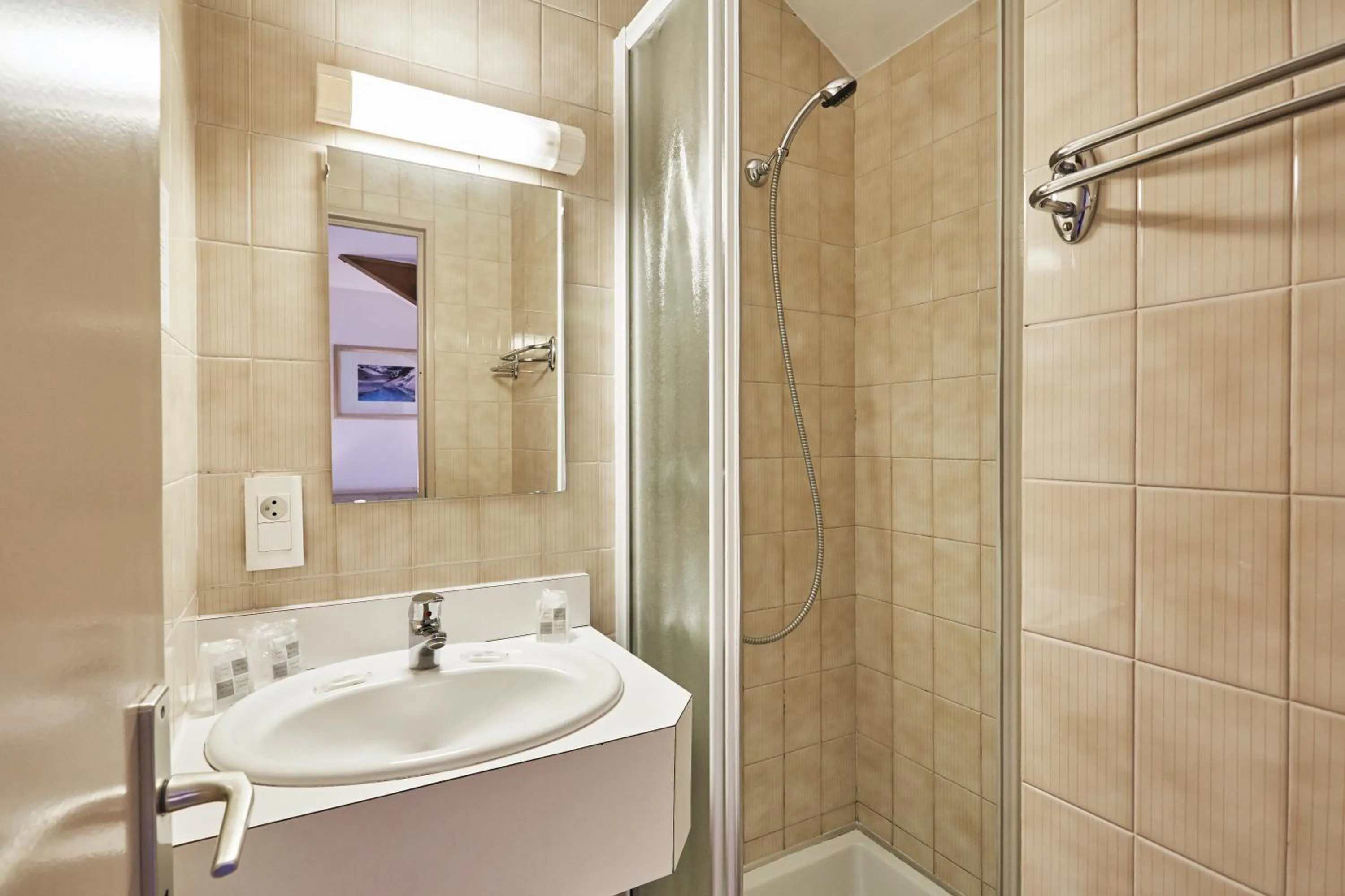 Double Room in Cit'Hôtel Le National