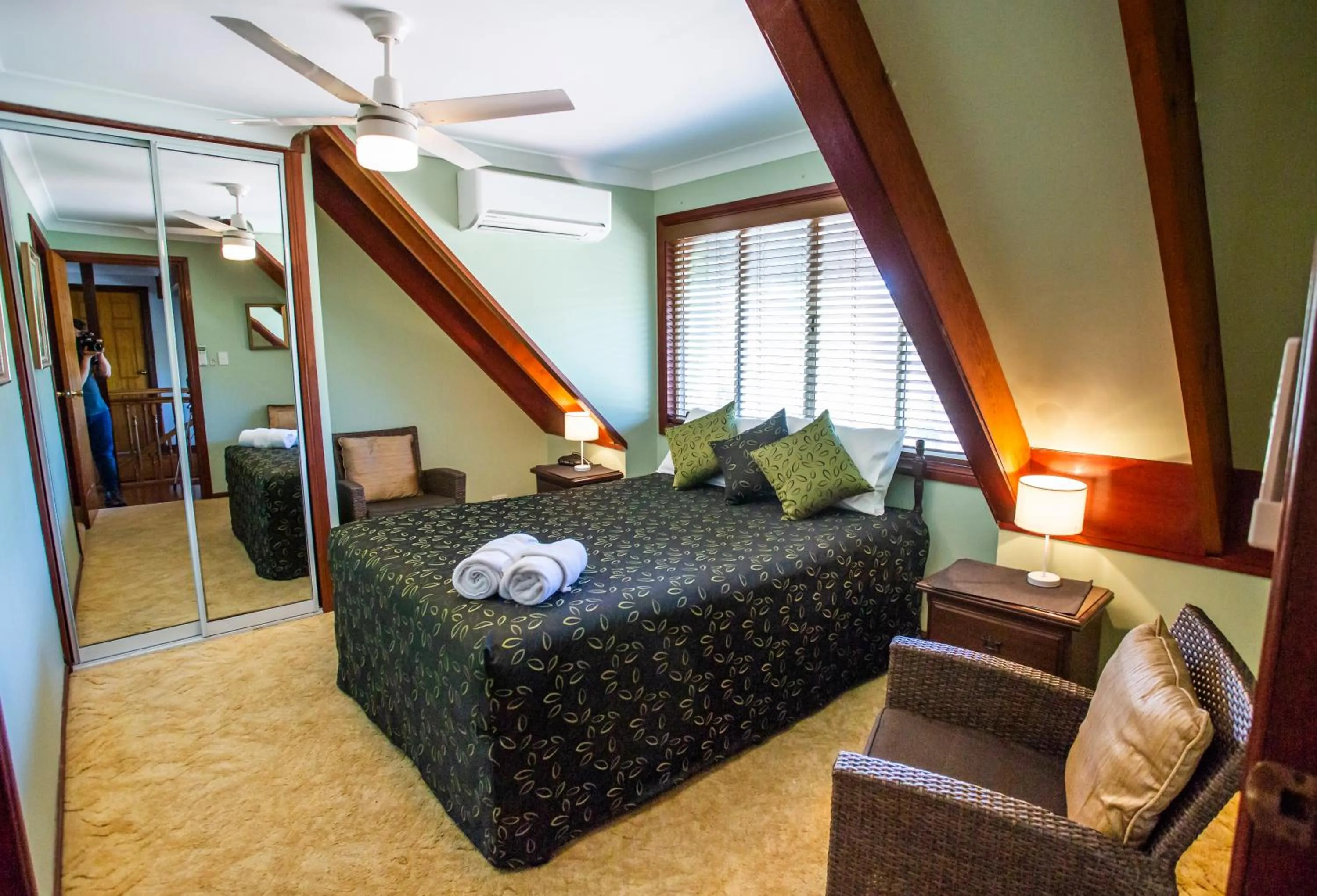 Standard Queen Room in Ainslie Manor Guest House