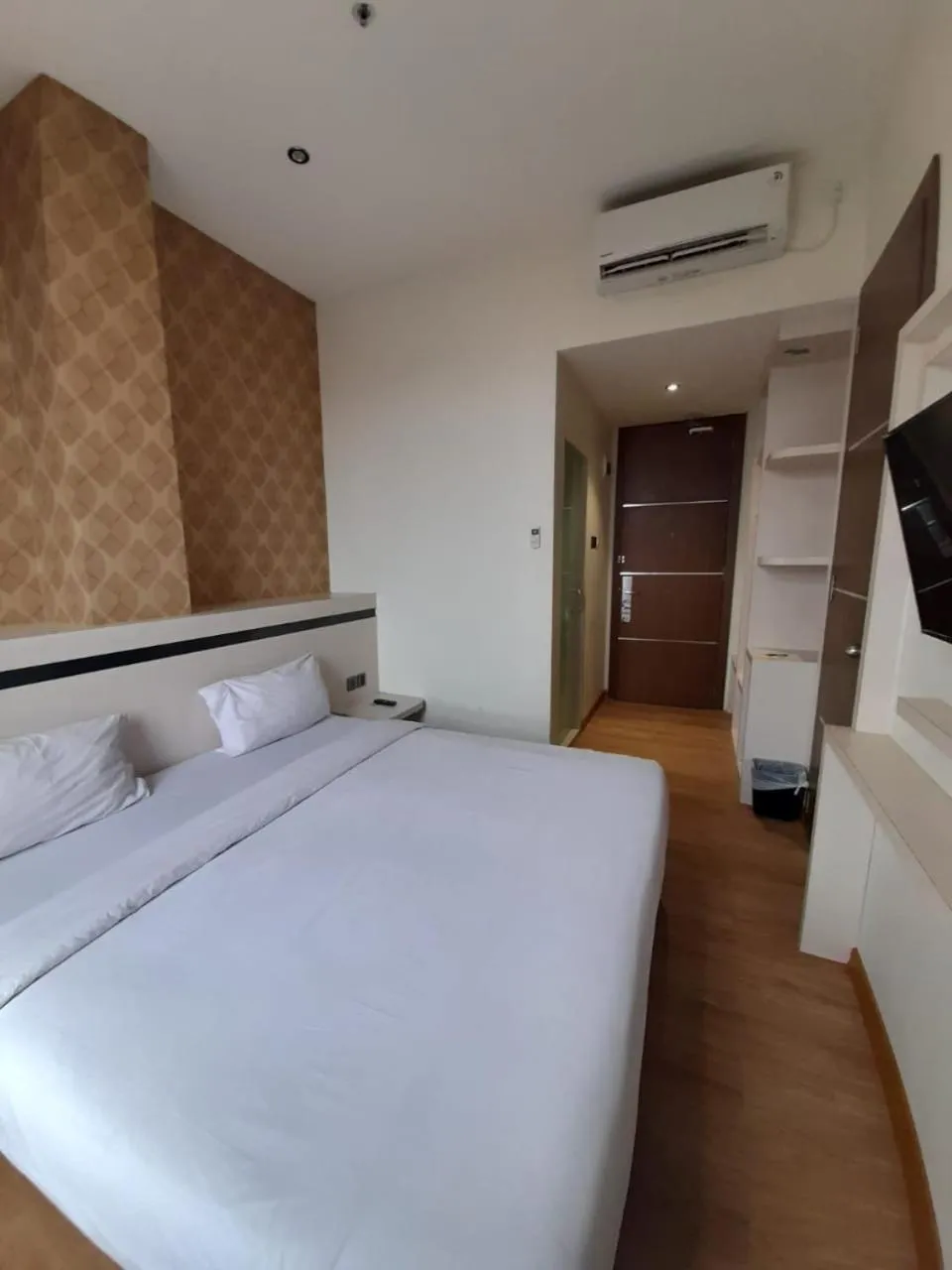 Standard Double Room in Blitz Hotel Batam Centre