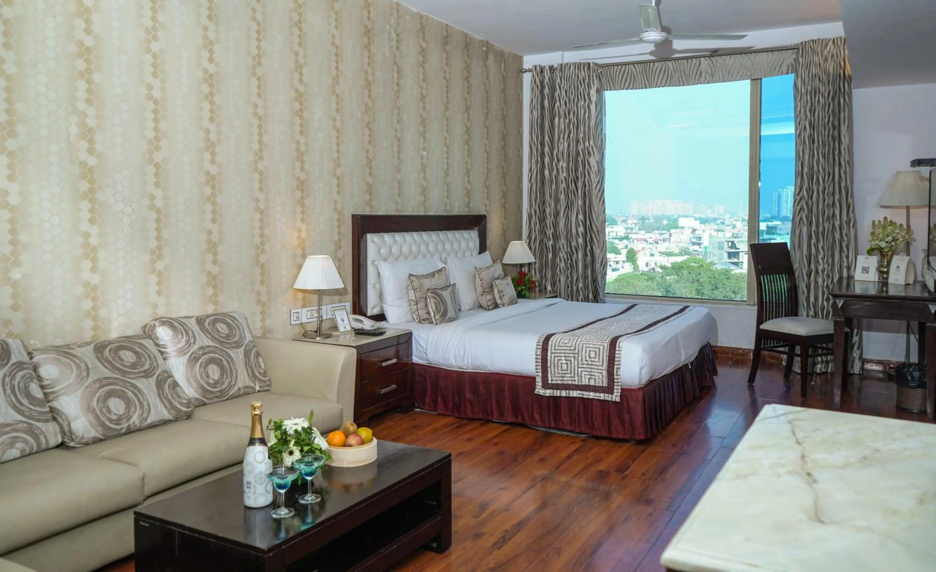 Suite in TreeHouse Queens Pearl