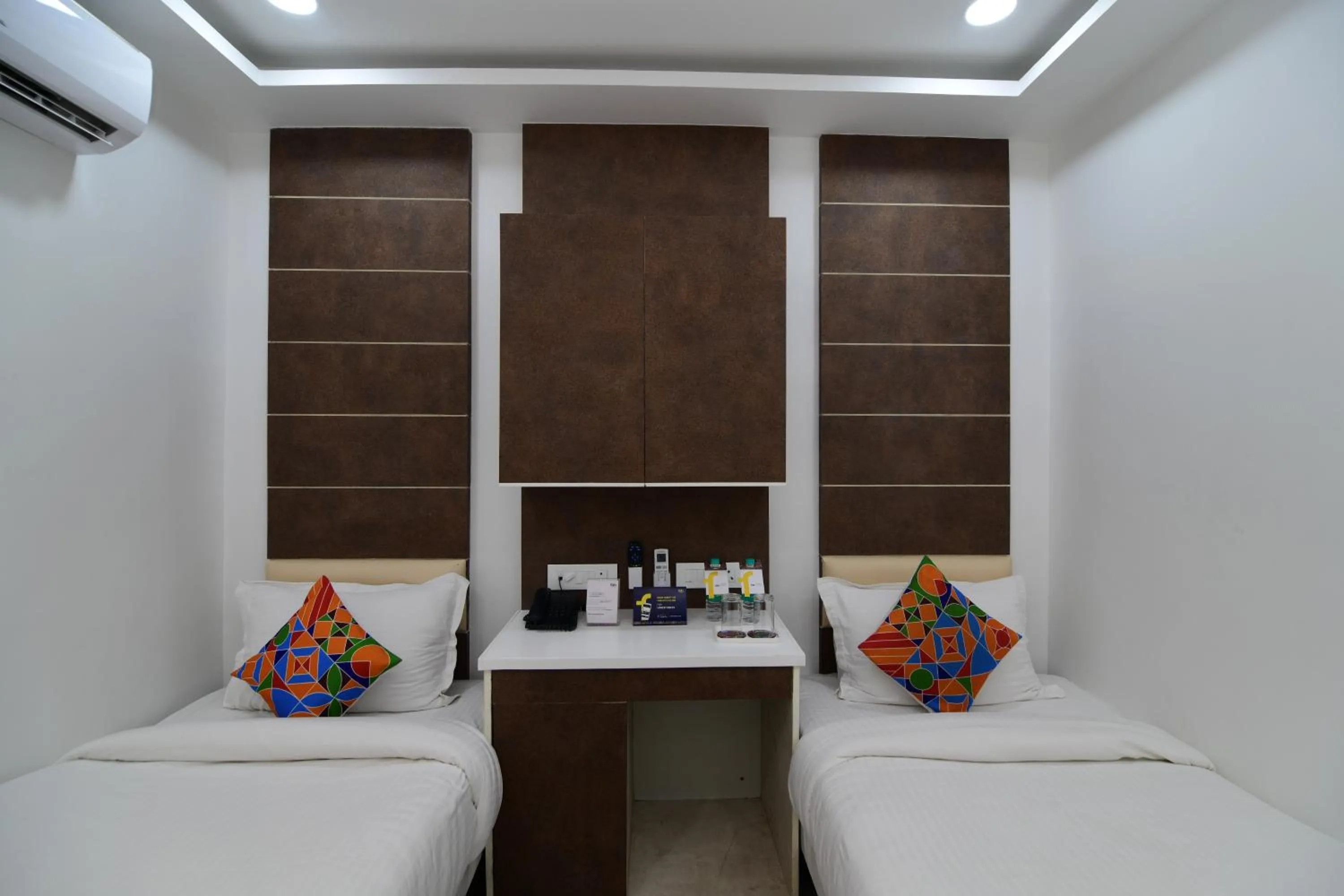 Deluxe Twin Room in Hotel Om Stay Well