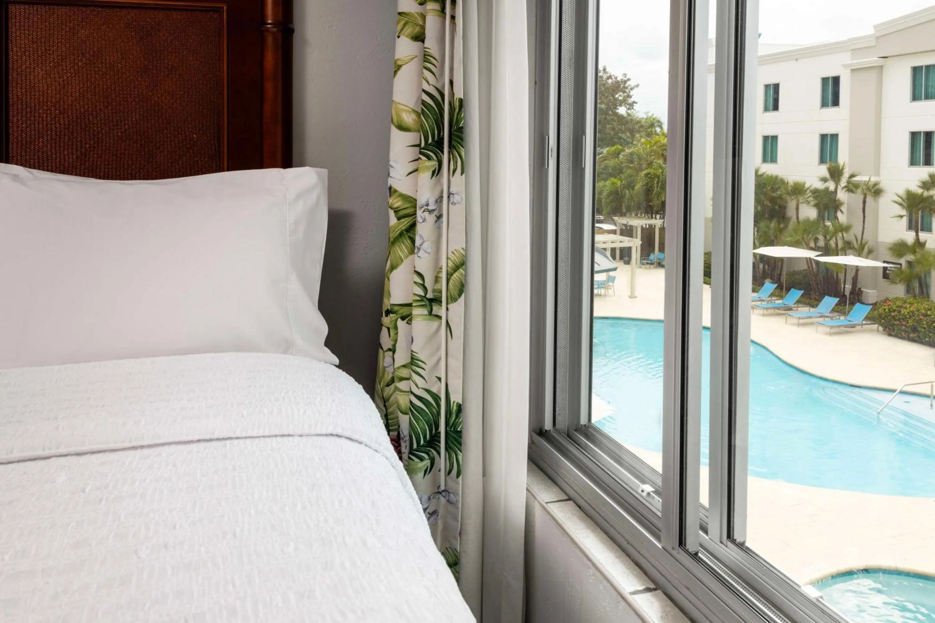 King Suite with Pool View in Hampton Inn & Suites San Juan