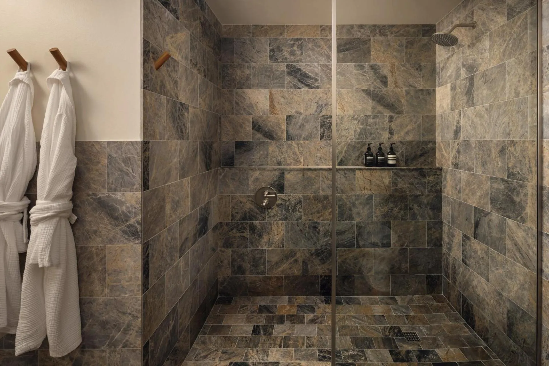 Grand King View - Disability Access in Austin Proper Hotel, a Member of Design Hotels