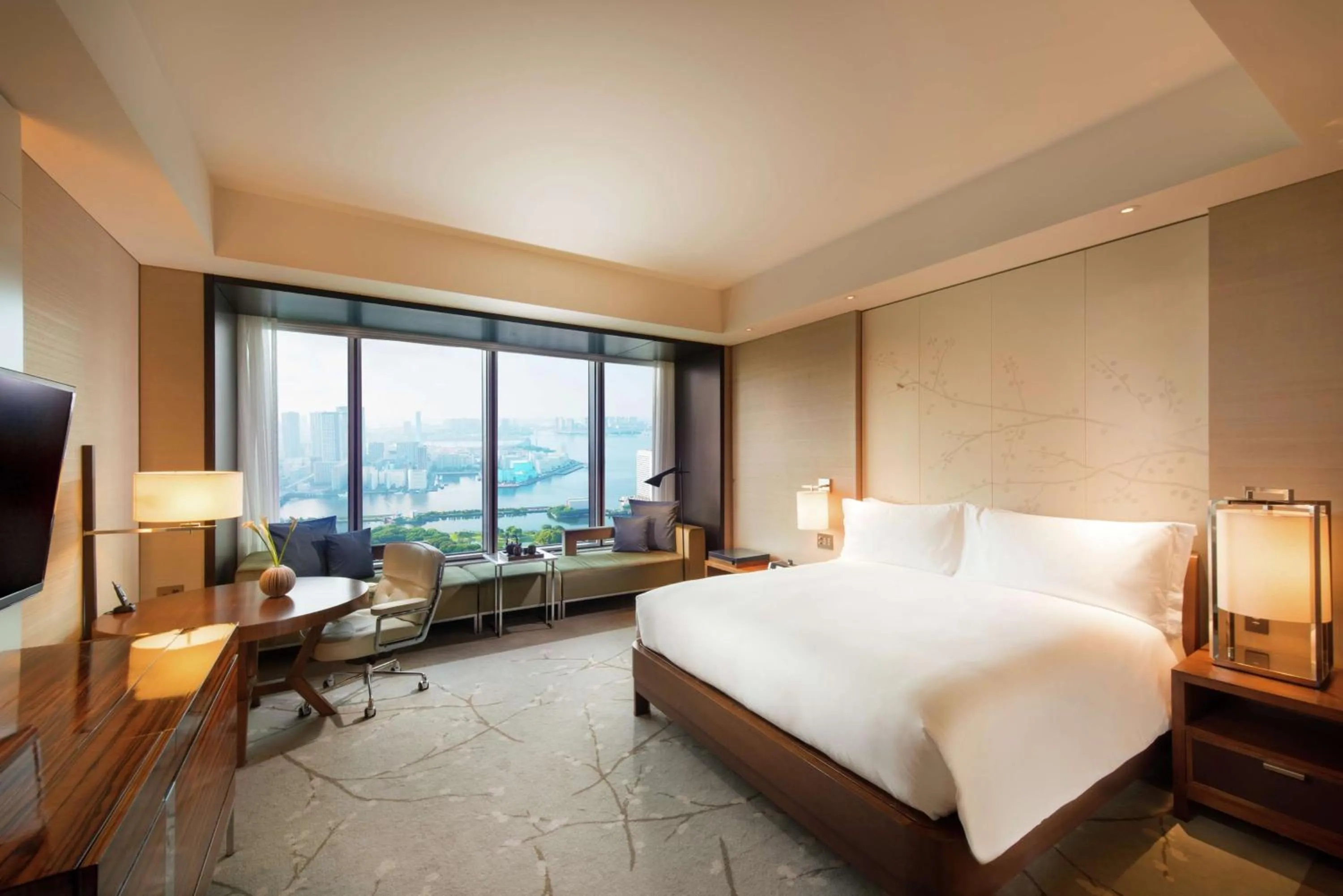 King Room with Bay View in Conrad Tokyo