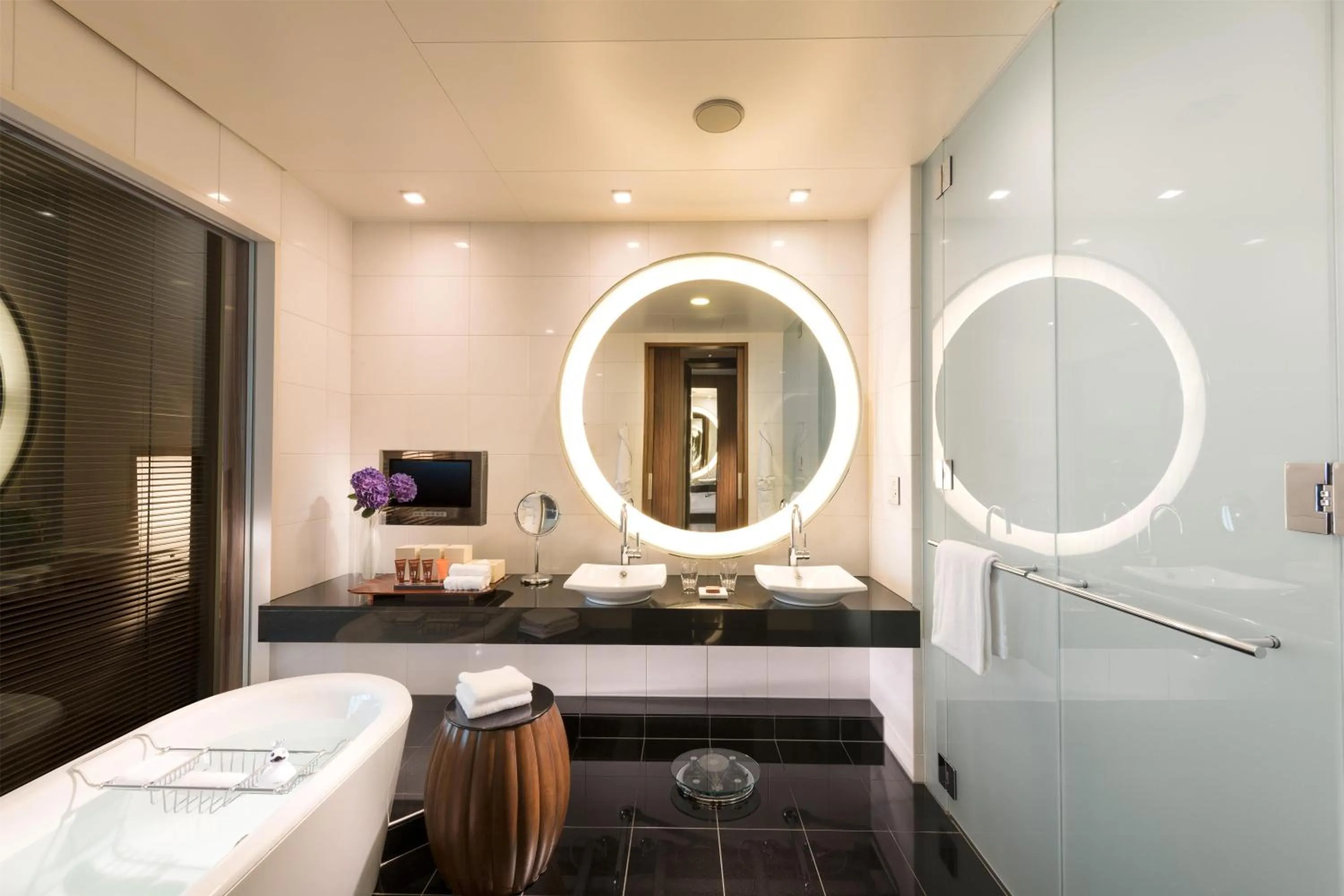 Executive King Room with City View in Conrad Tokyo