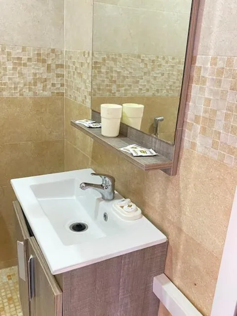 Twin Room in AMWAJ HOTEL