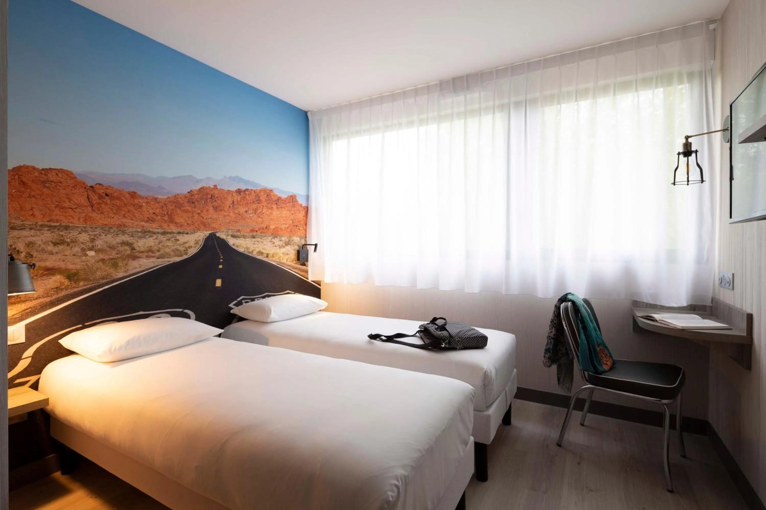 Twin Room in Break Hôtel