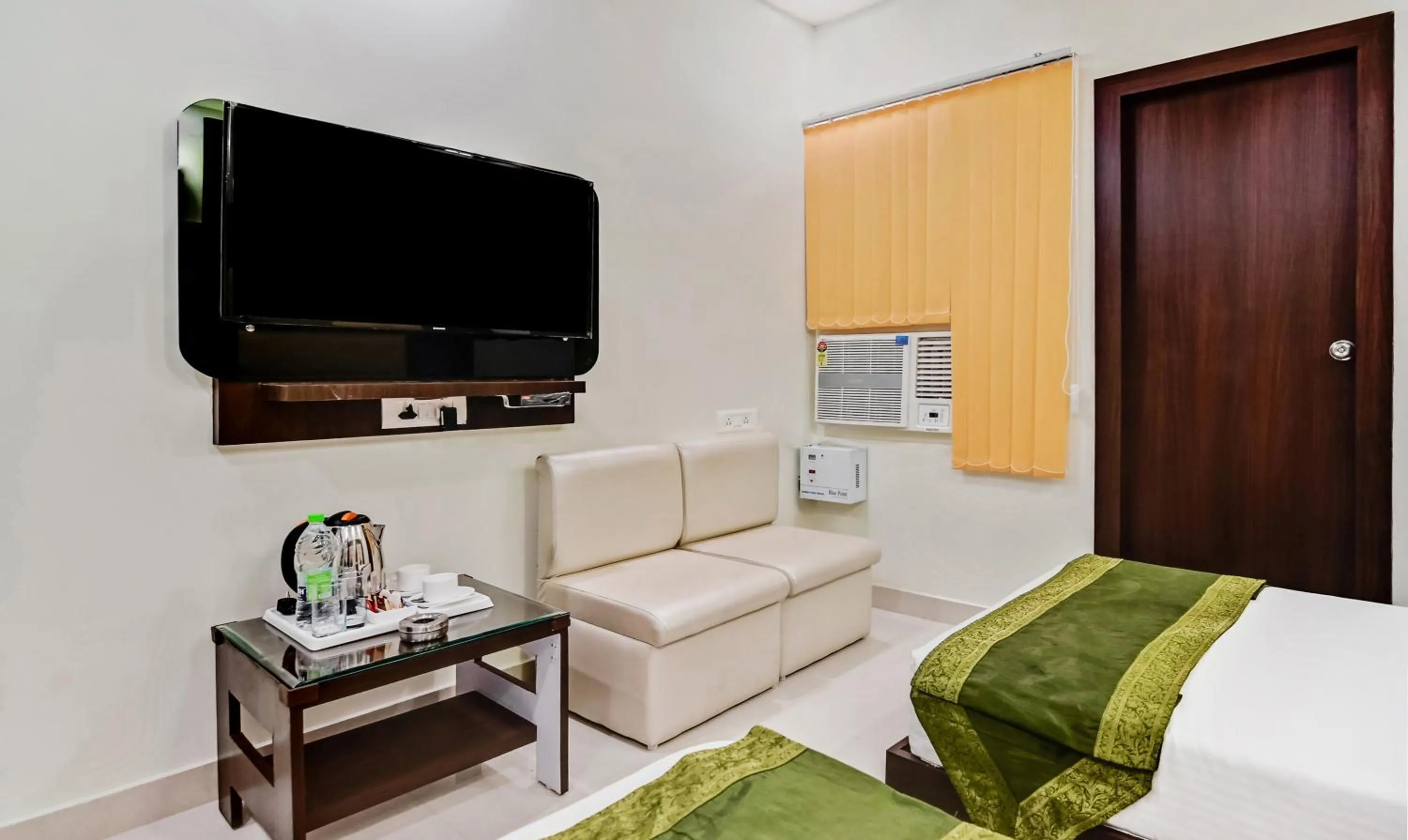 Standard Double or Twin Room - single occupancy in Treebo Resto- Near Lucknow Railway Station