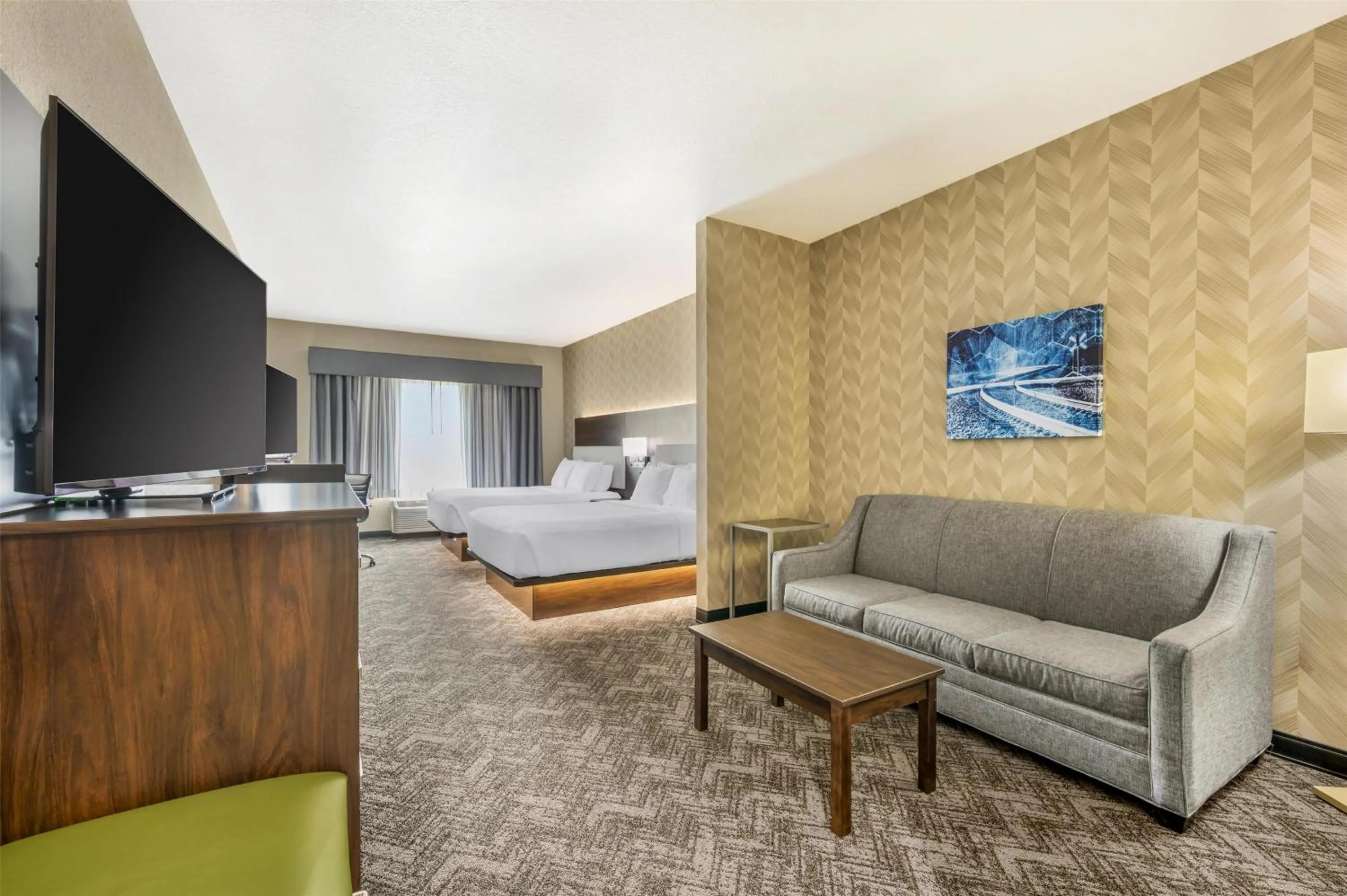 Queen Suite with Two Queen Beds with Sofa Bed in Best Western Plus Parkside Inn & Suites