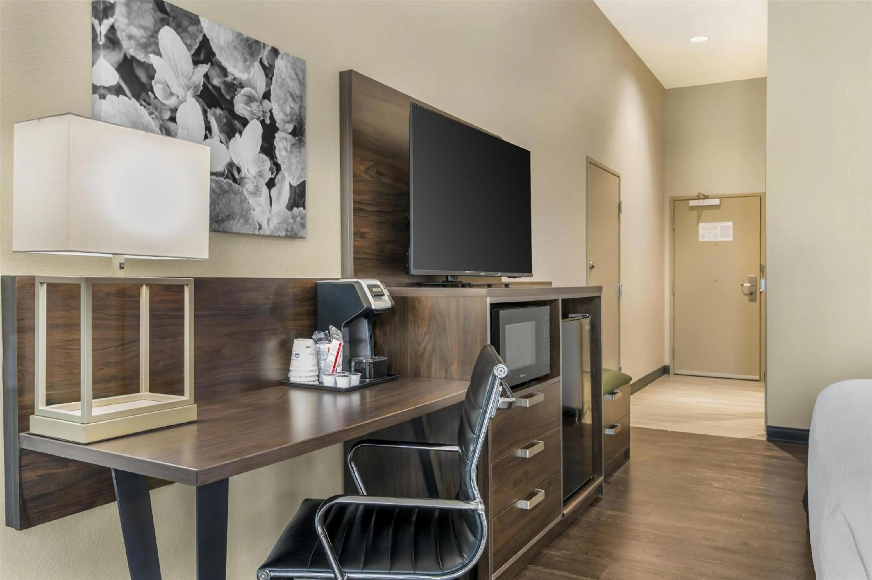 King Room with Bath Tub - Mobility Accessible/Non-Smoking in Best Western Plus Parkside Inn & Suites