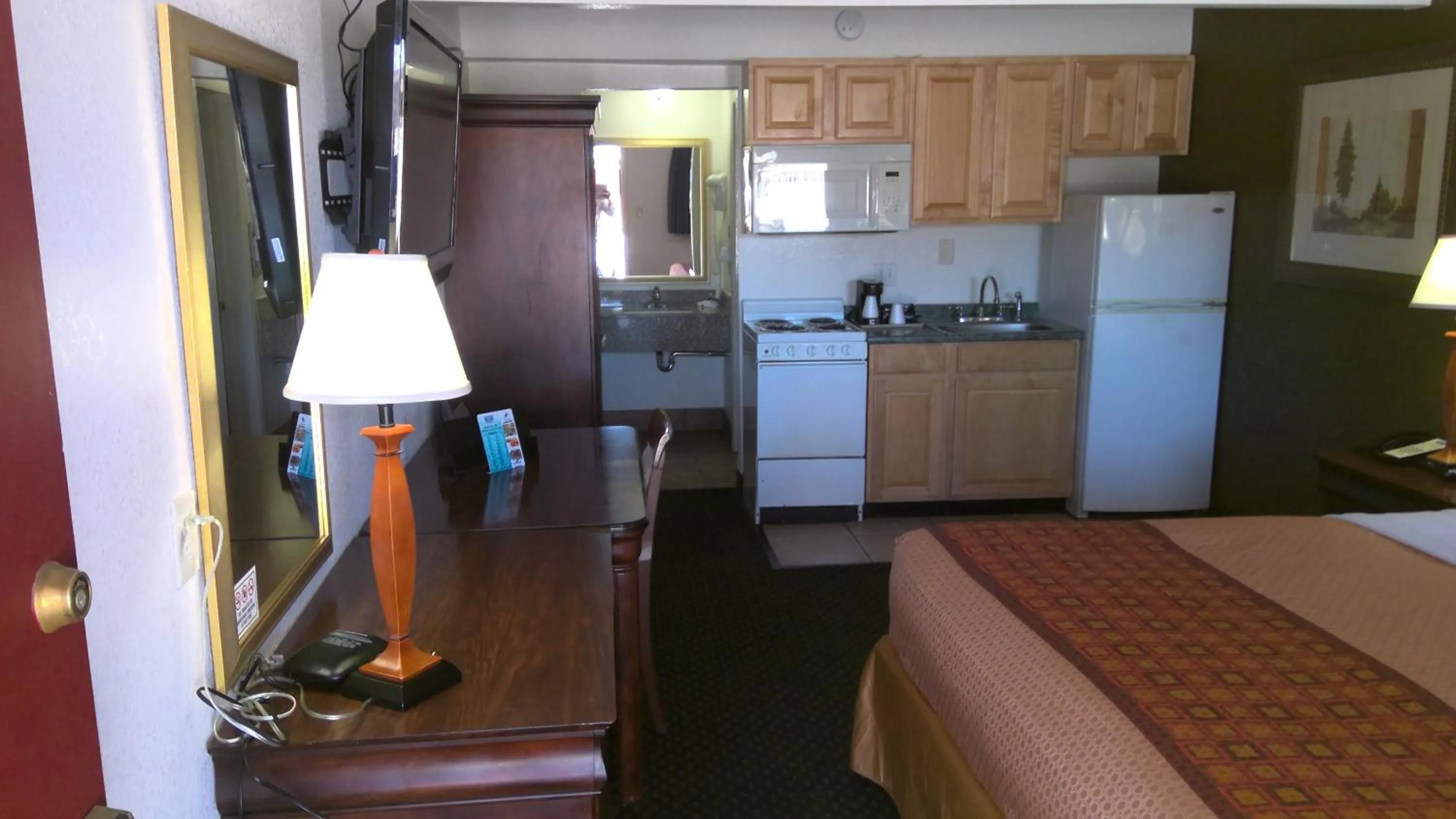 King Room with Kitchen - Non-Smoking in 1st Interstate Inn Montrose
