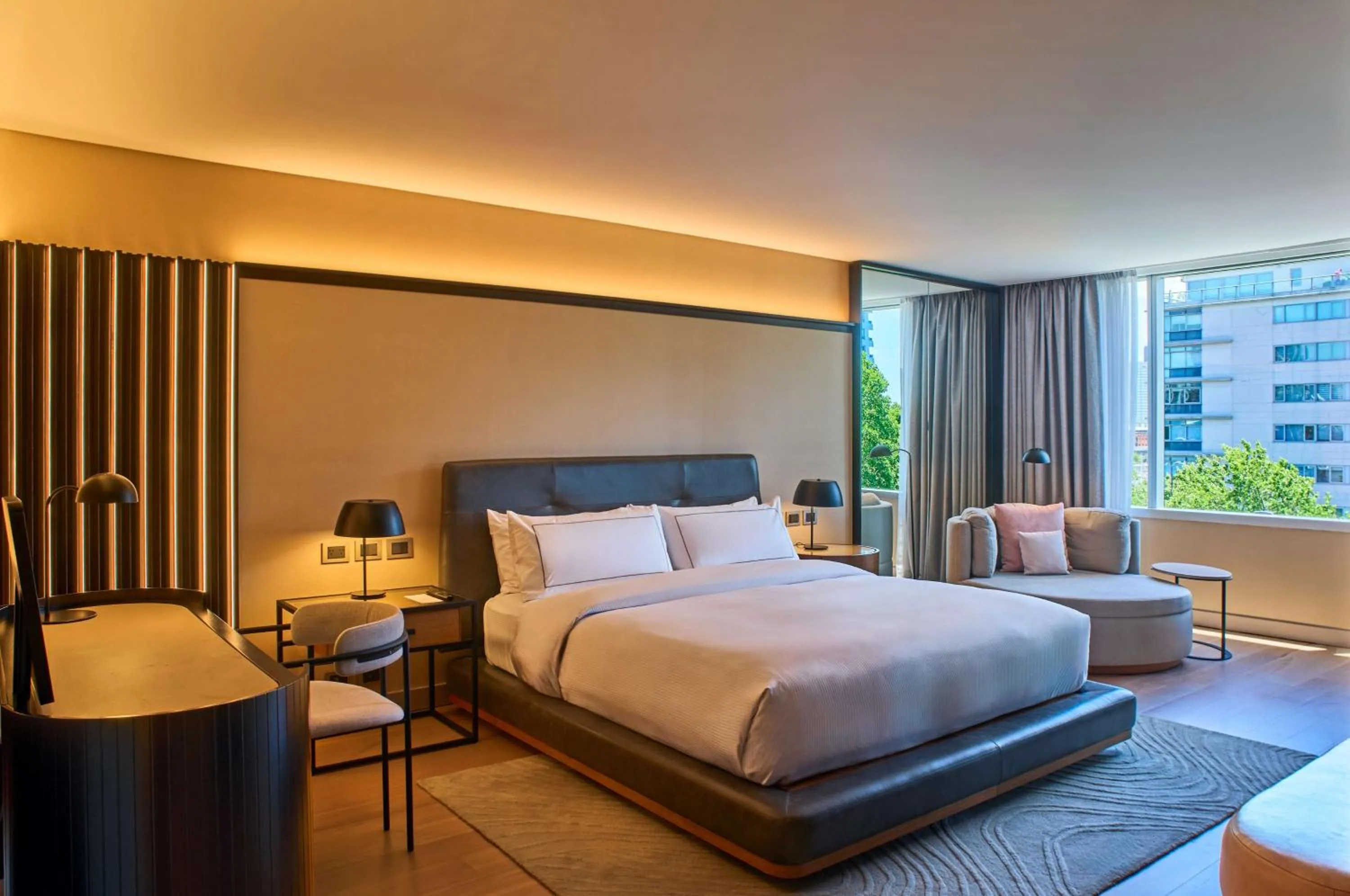 One-Bedroom Corner Suite - single occupancy - City View in Hilton Buenos Aires