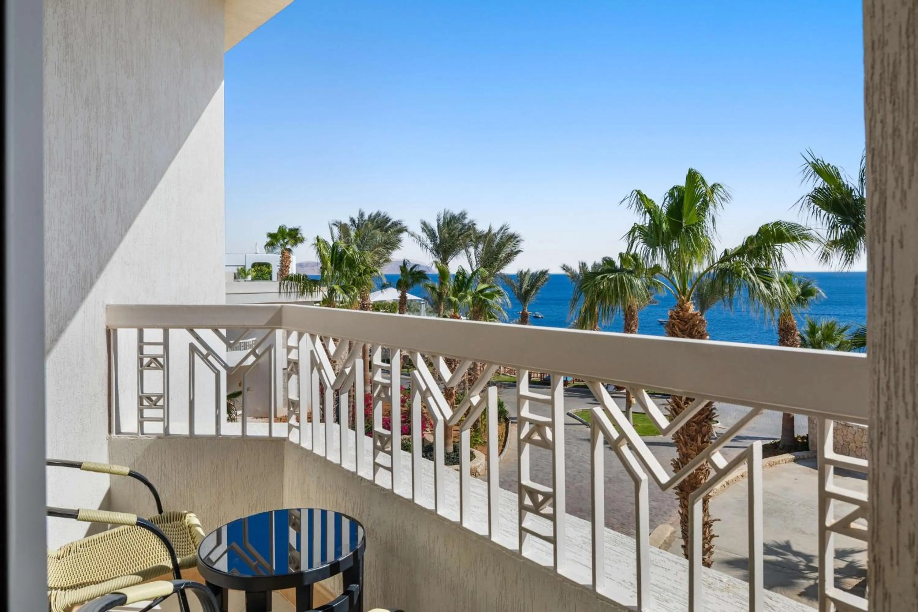 Beachside King Premium Suite - single occupancy - Sea View in DoubleTree by Hilton Sharks Bay Resort