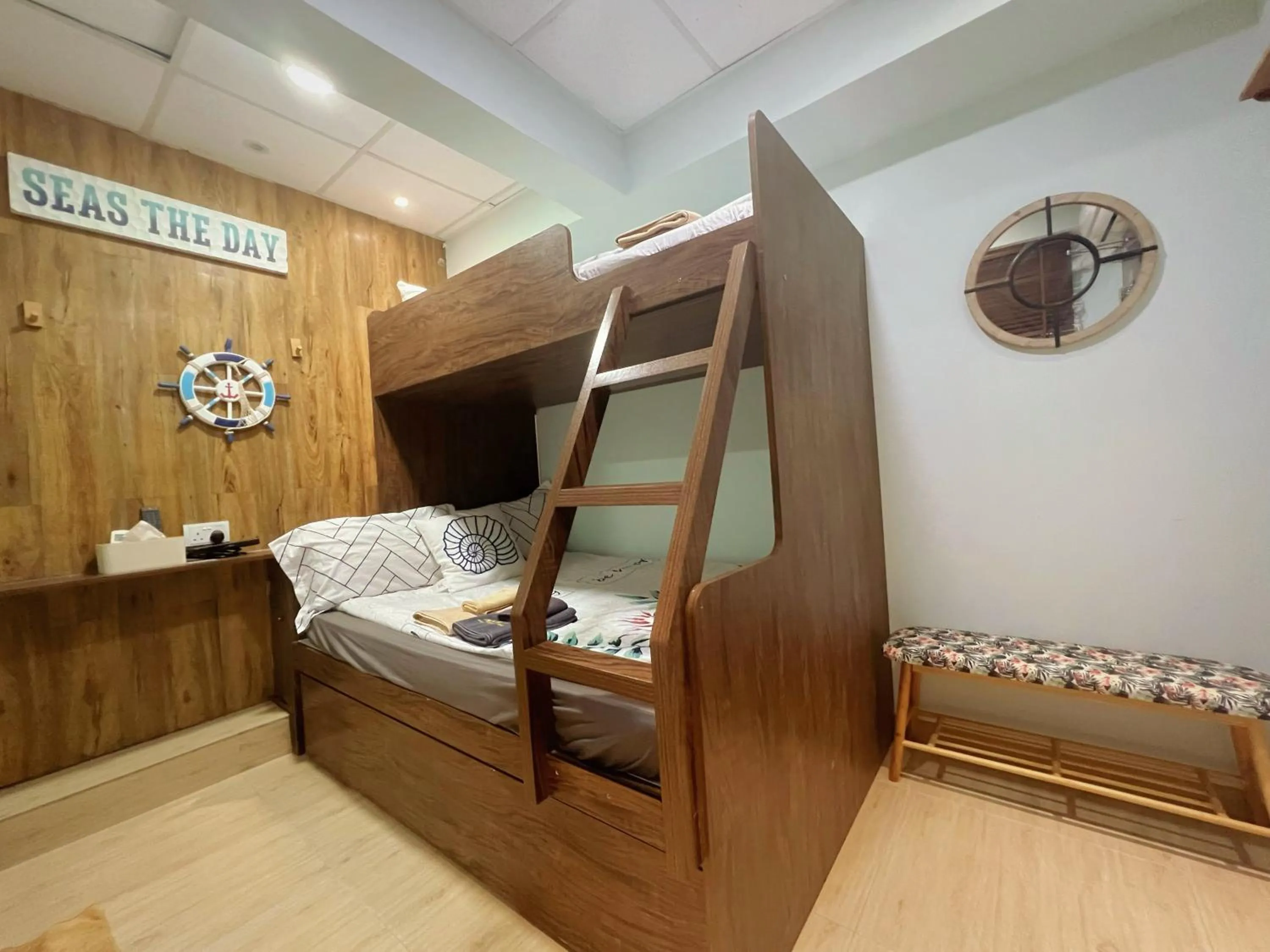 Quadruple Room with Private Bathroom in AMU Dreamhouse 阿木旅舍