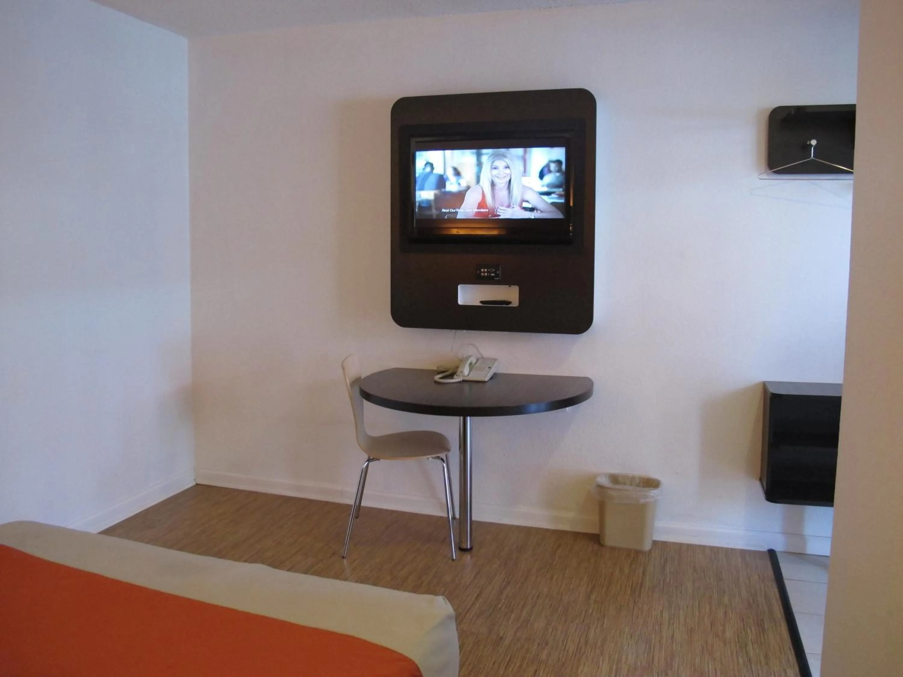Quadruple Room - single occupancy - Disability Access - Smoking in Motel 6 Baltimore MD