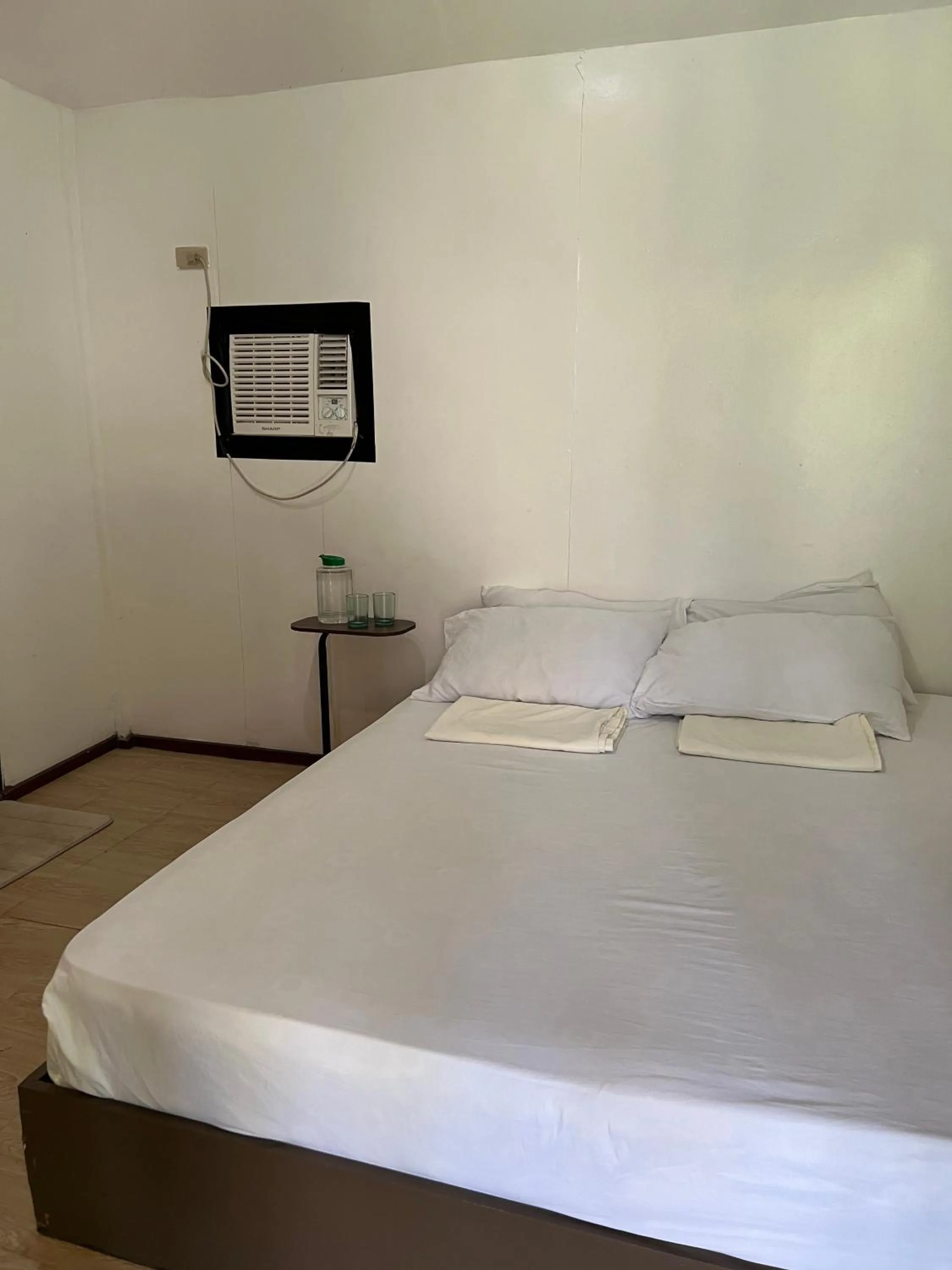 Queen Room in Siargao Tropic Hostel