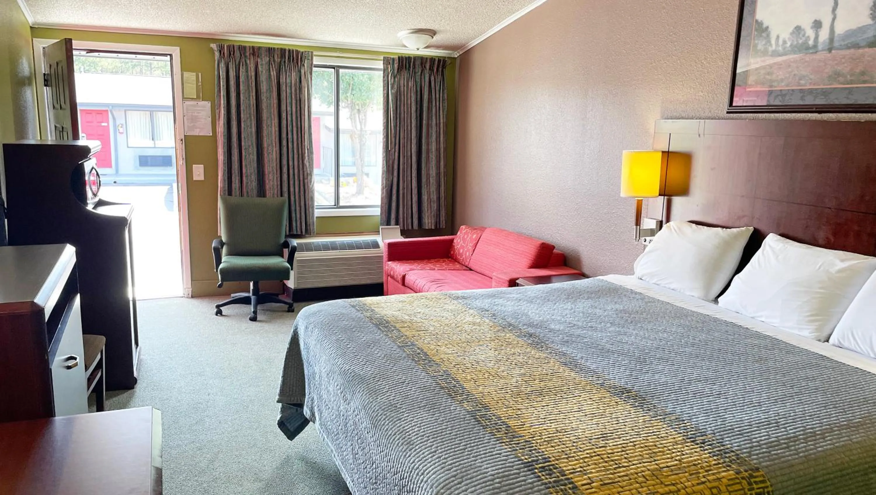 King Room - Disability Access in Express Inn Thomson