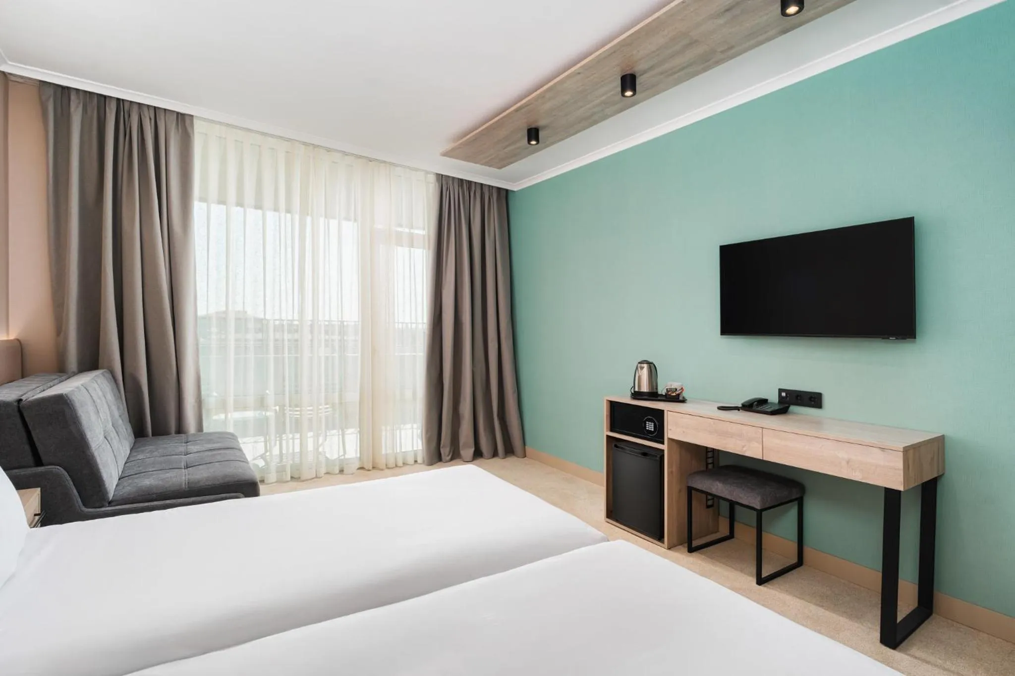 Deluxe Twin Room with City View in Festa Panorama Hotel