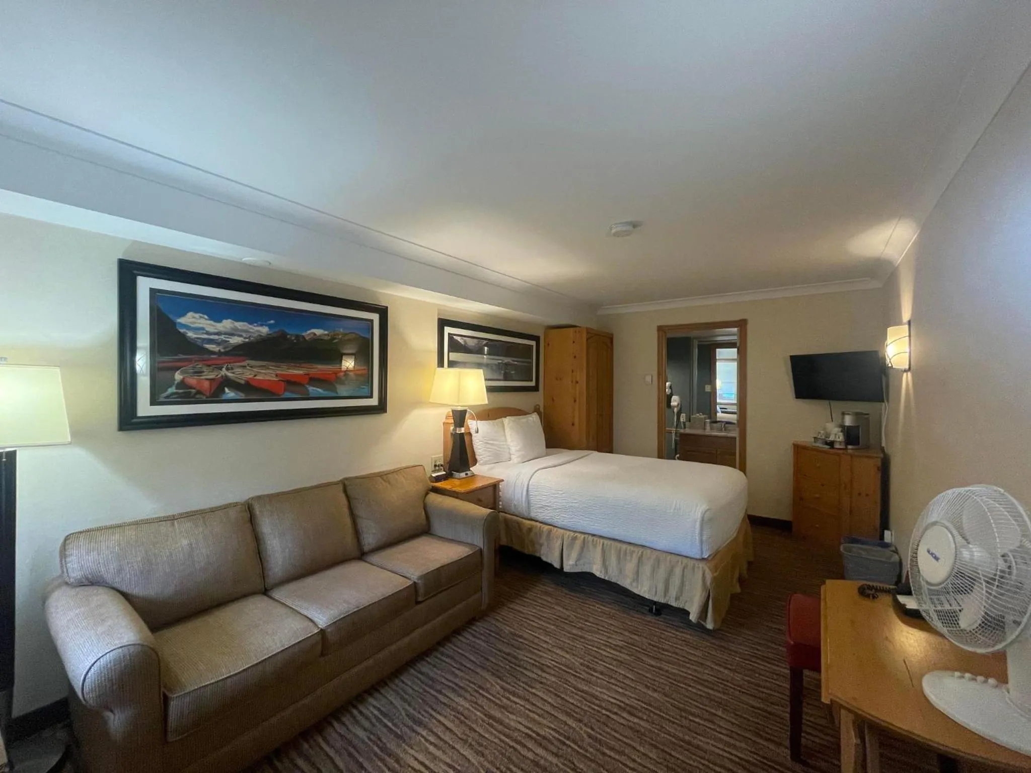 Economy Twin Room in Lake Louise Inn