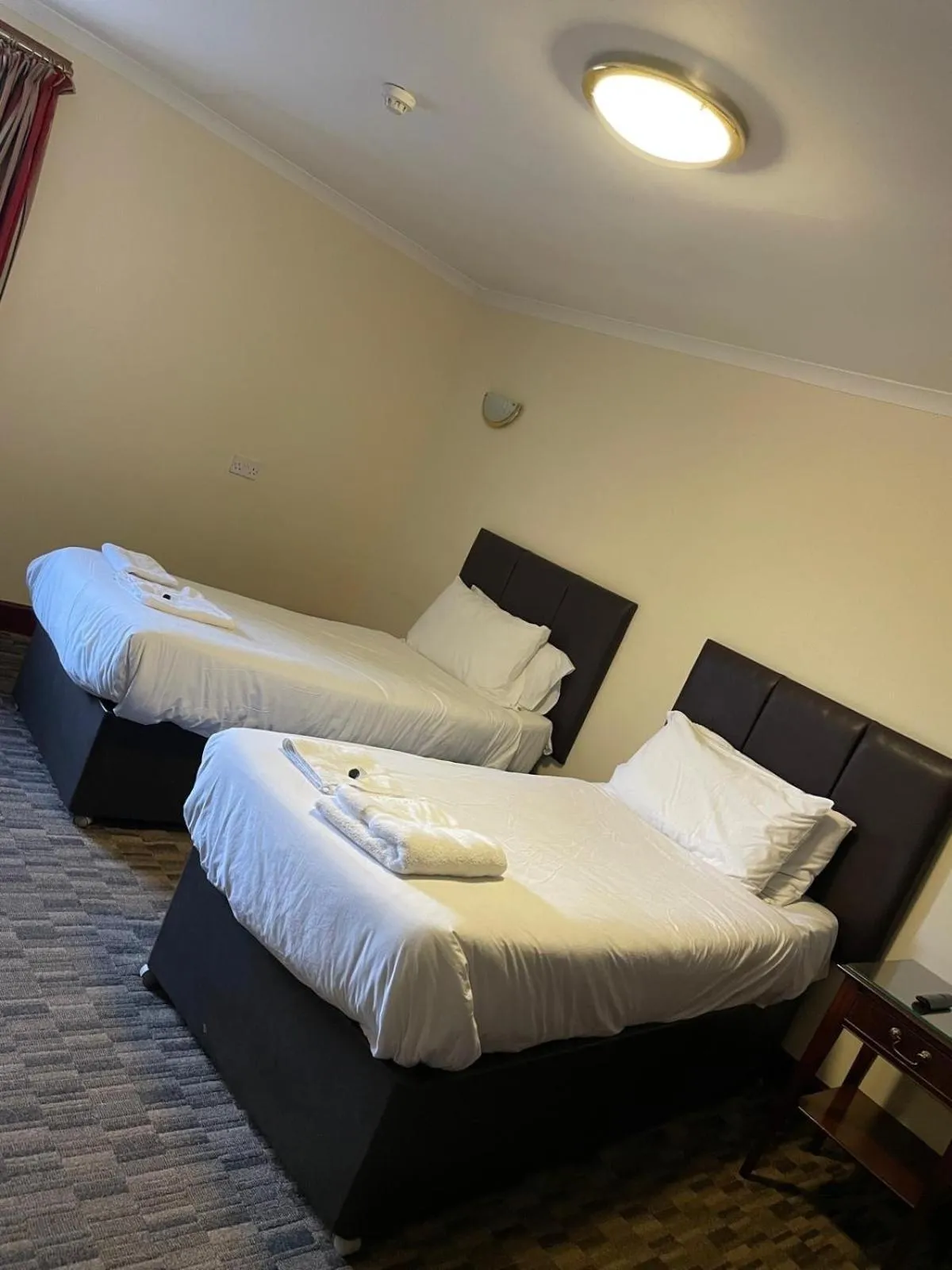 Twin Room with Bath in Lochway Hotel