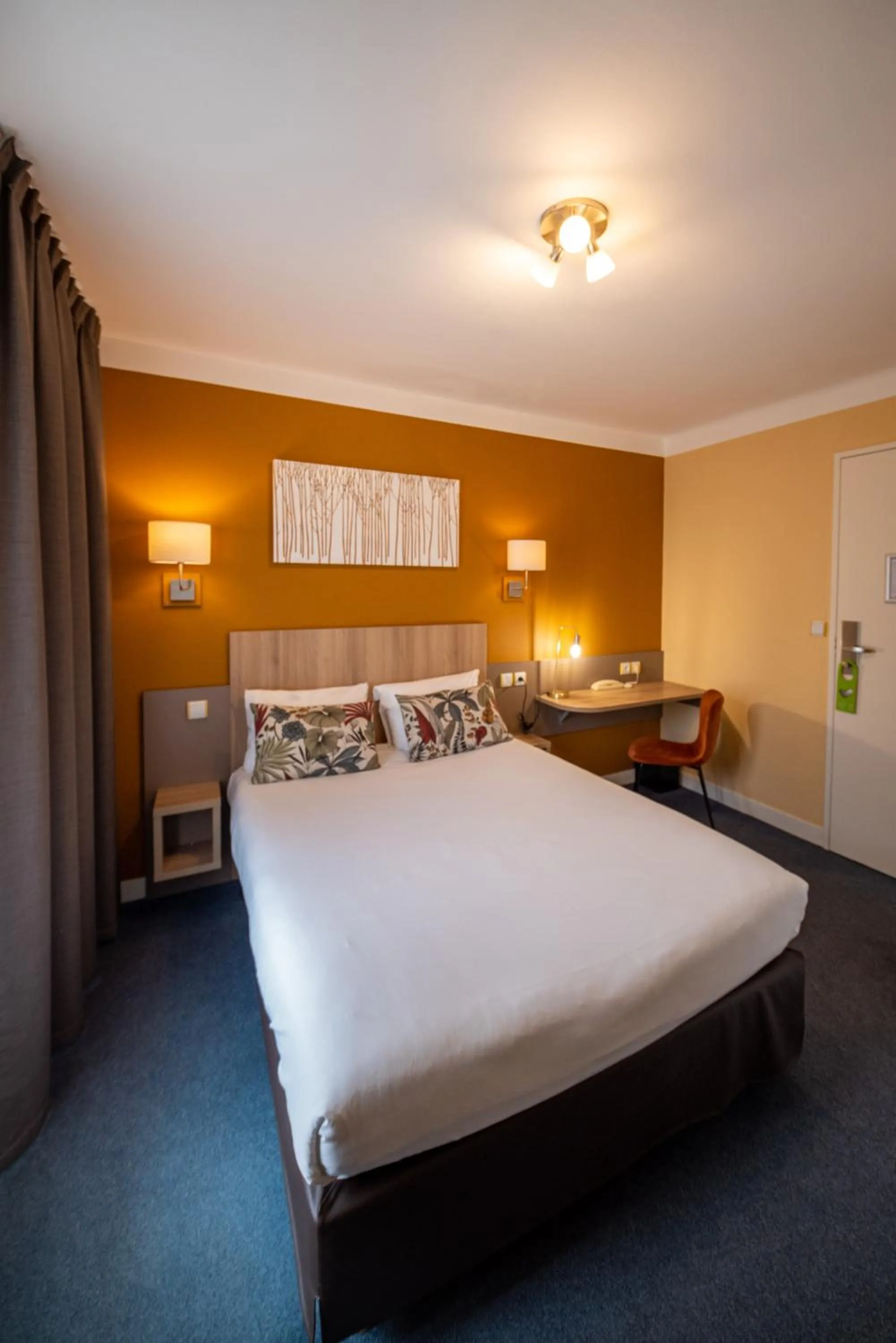 Comfort Double Room in Hôtel de Caen