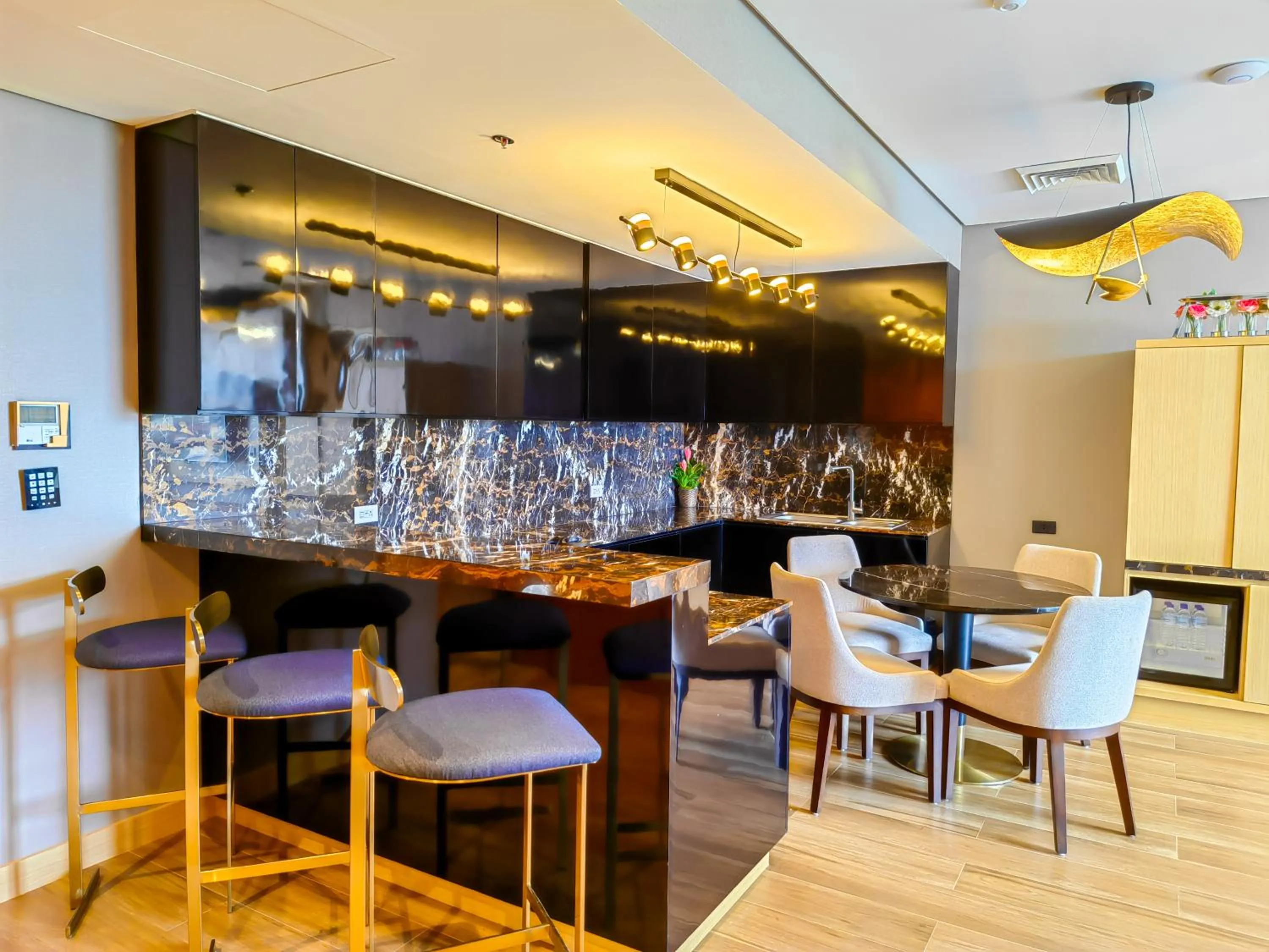 Three-Bedroom Presidential King Suite with Bath Tub - Non-Smoking in Best Western Plus Metro Clark