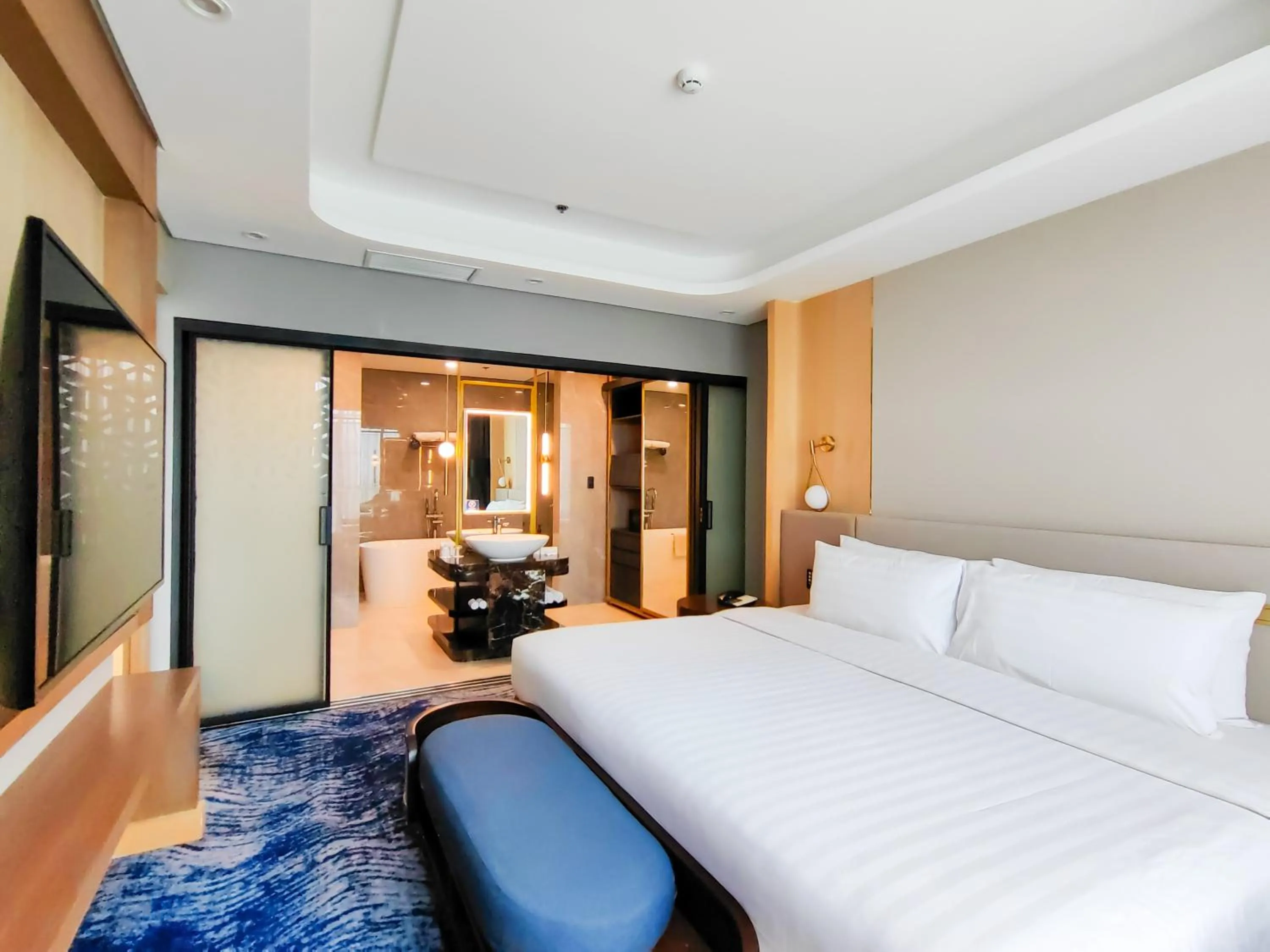 Two-Bedroom Presidential King Suite with Bath Tub - Non-Smoking in Best Western Plus Metro Clark