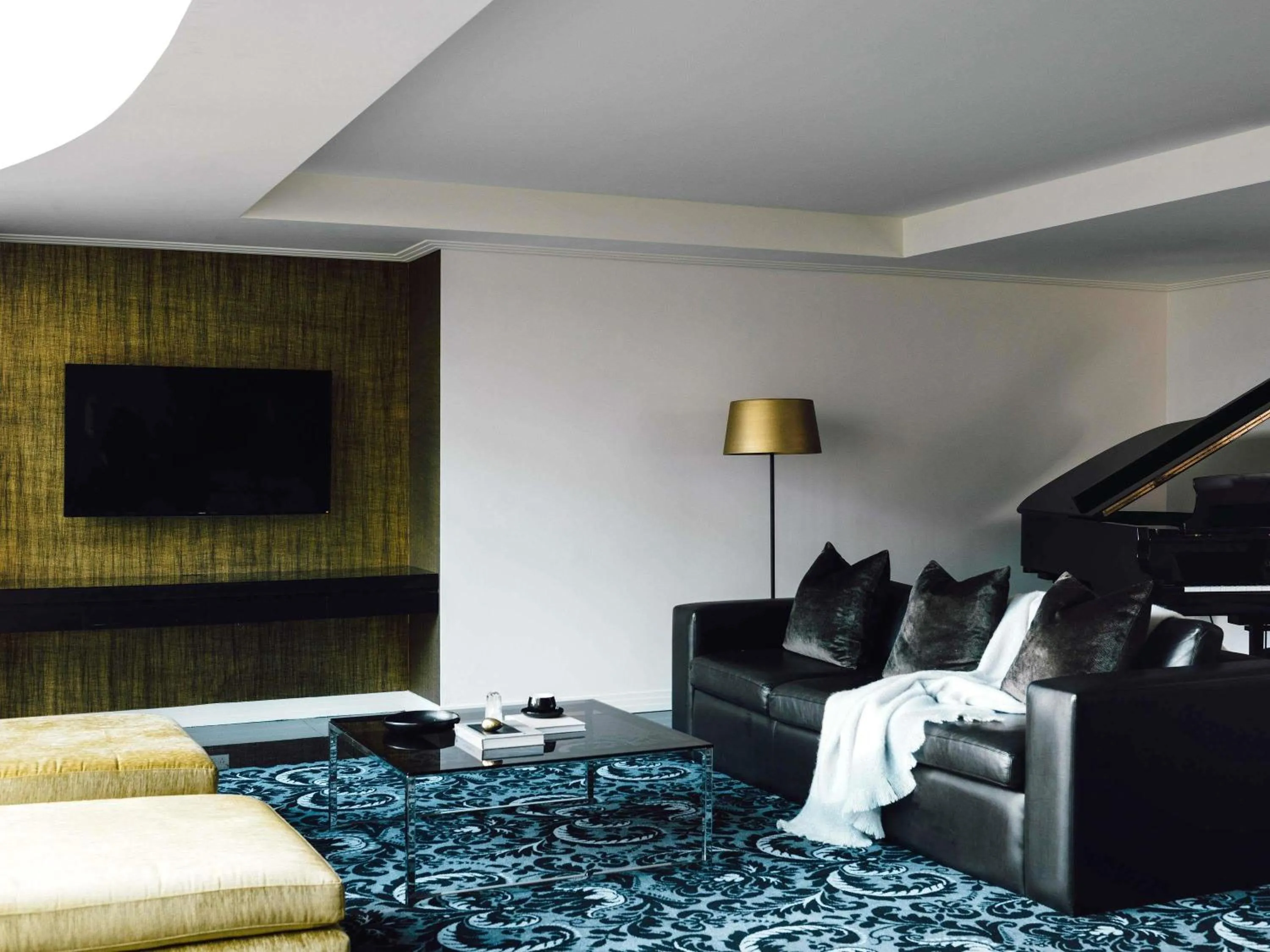 Gold Penthouse with One King Bed and Balcony in The Como Melbourne