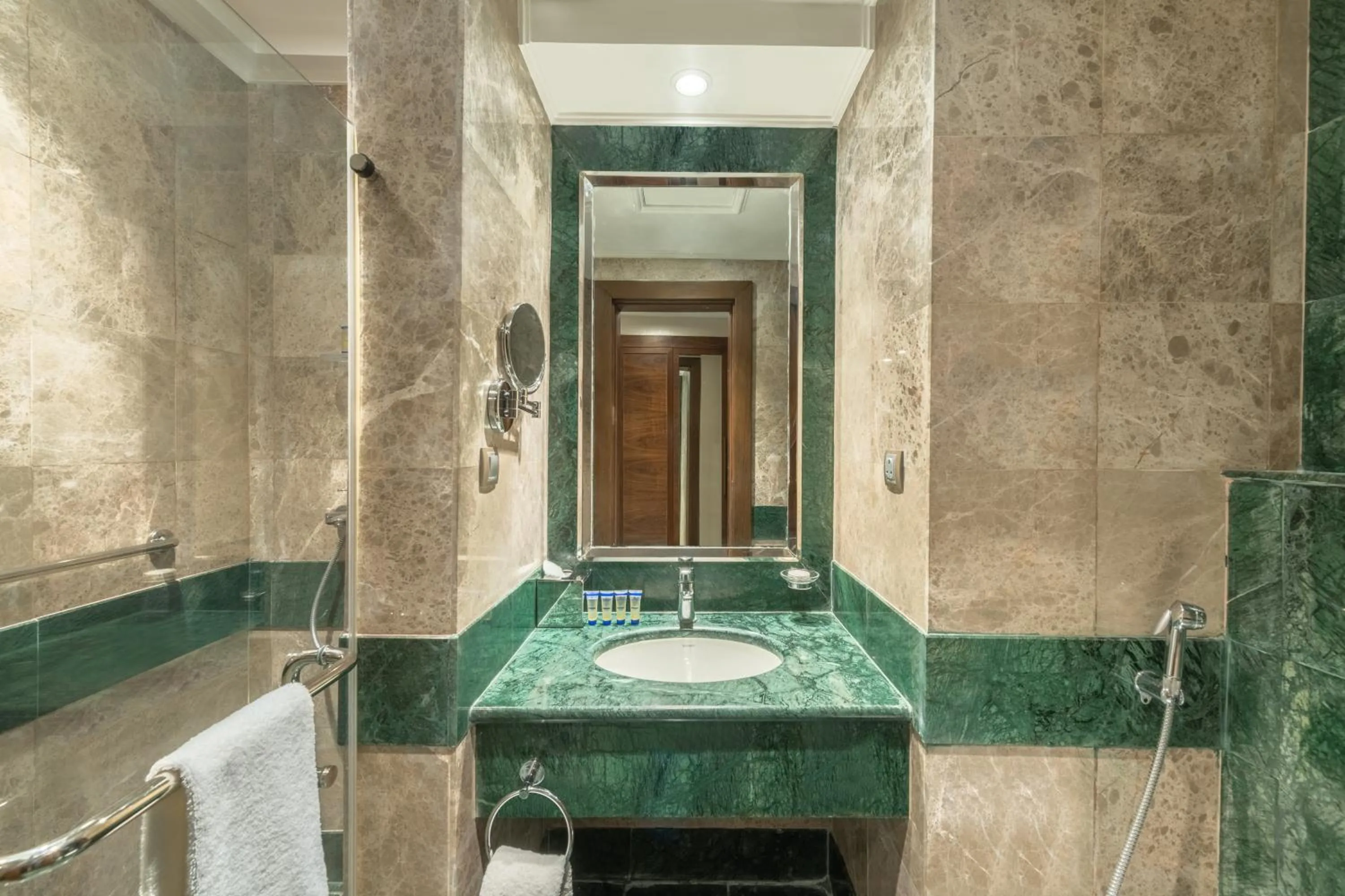 Standard Triple Room in Copthorne Makkah Al Naseem