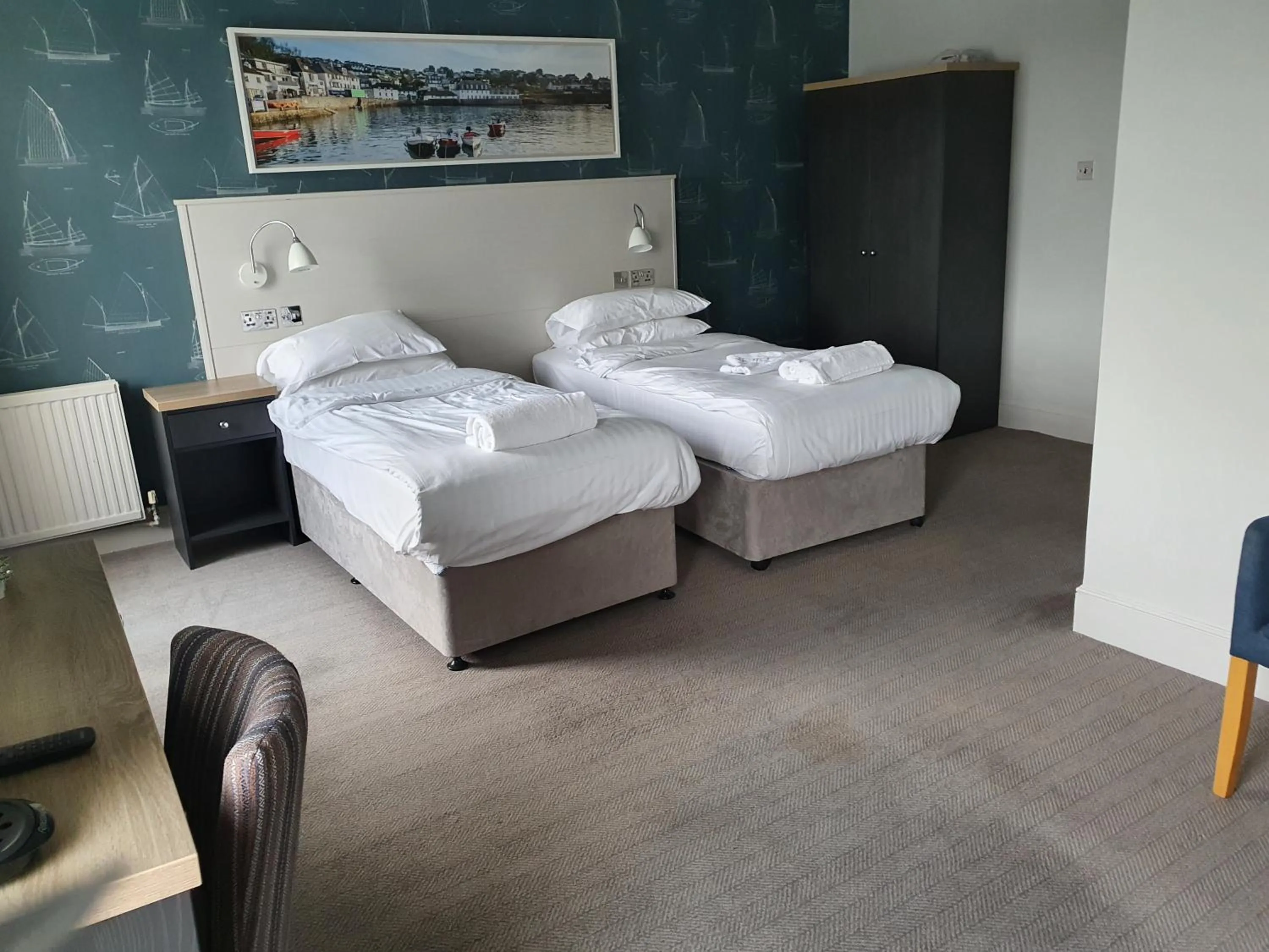 Superior Twin Room with Sea View in Ship and Castle Hotel