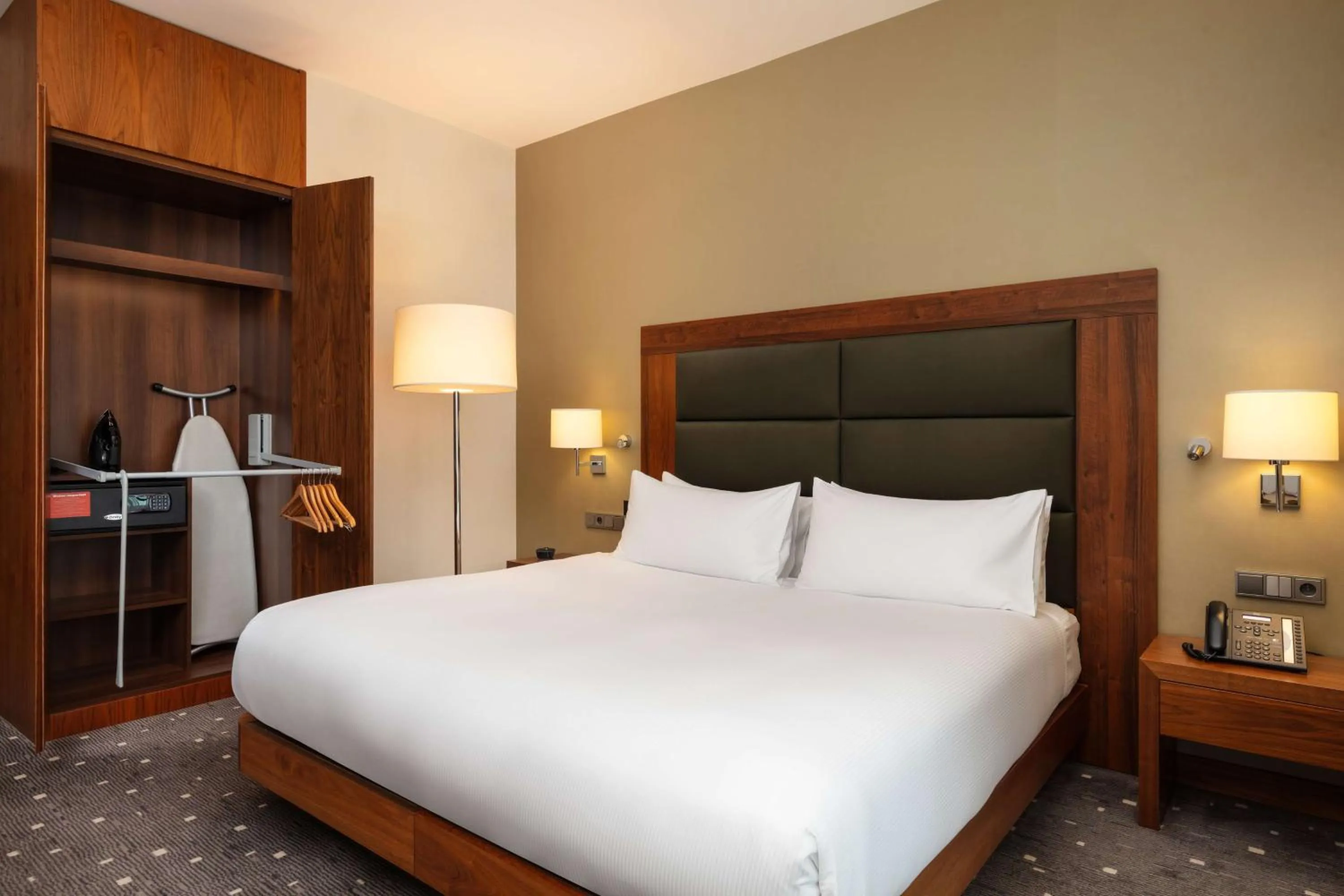 King Room - Mobility Access in DoubleTree by Hilton Łódź