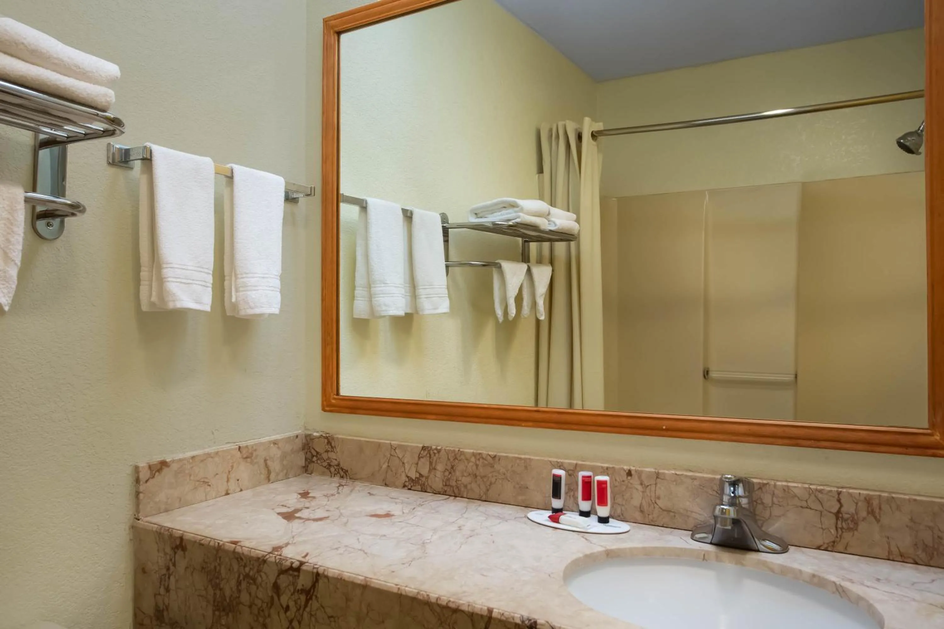 King Room - Smoking  in Days Inn by Wyndham Runnemede Philadelphia Area