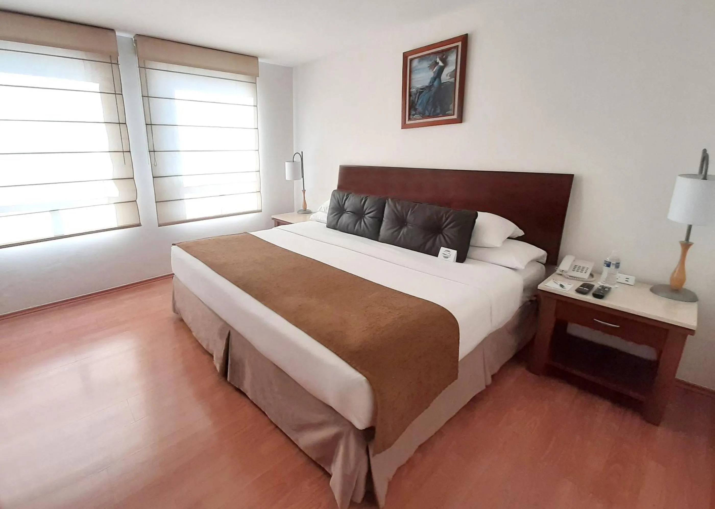 Standard King Room in Residence L´Heritage Aristóteles 140 by BlueBay