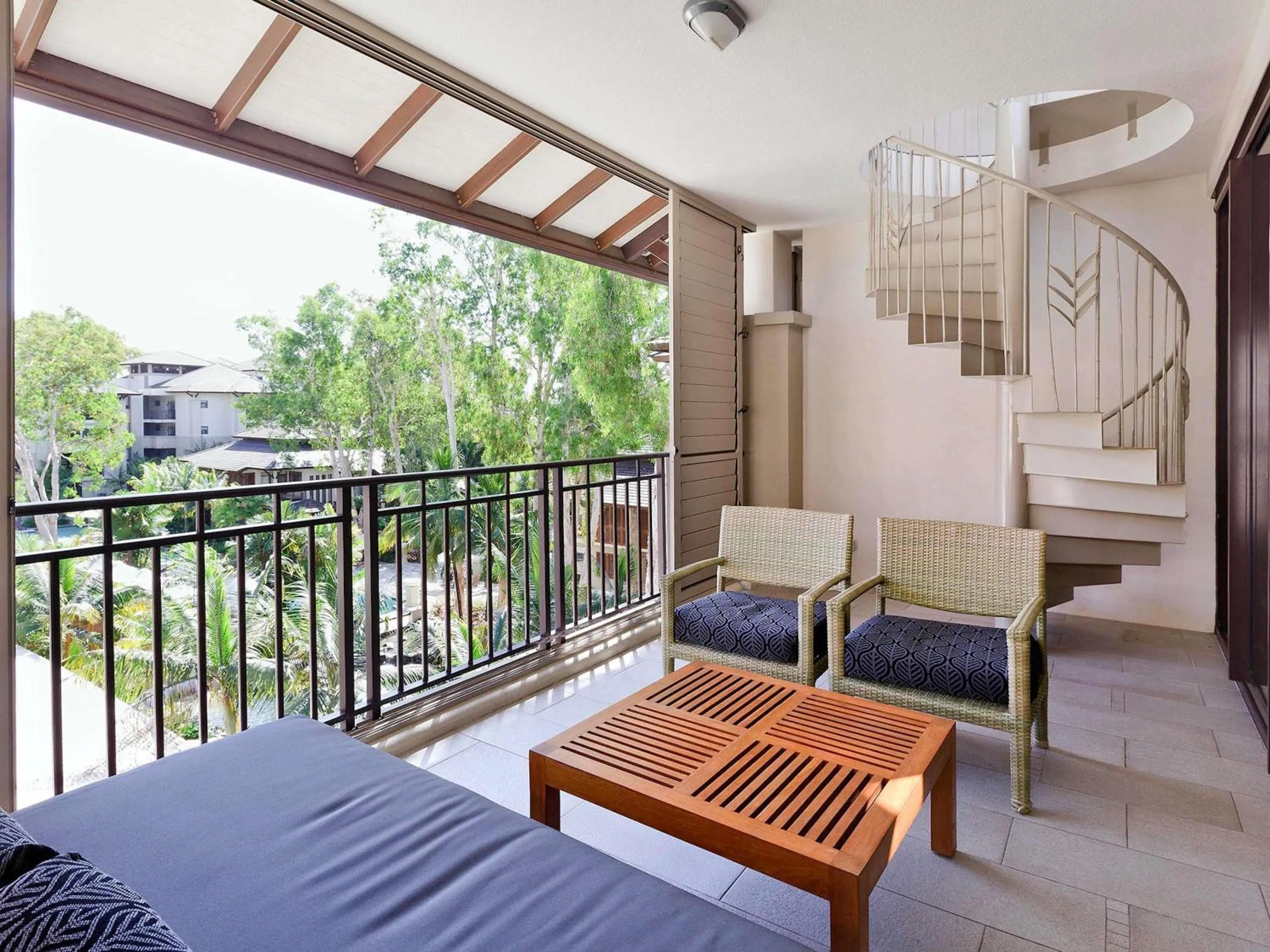 Three-Bedroom Rooftop Apartment with Spa Bath in Pullman Palm Cove Sea Temple Resort & Spa