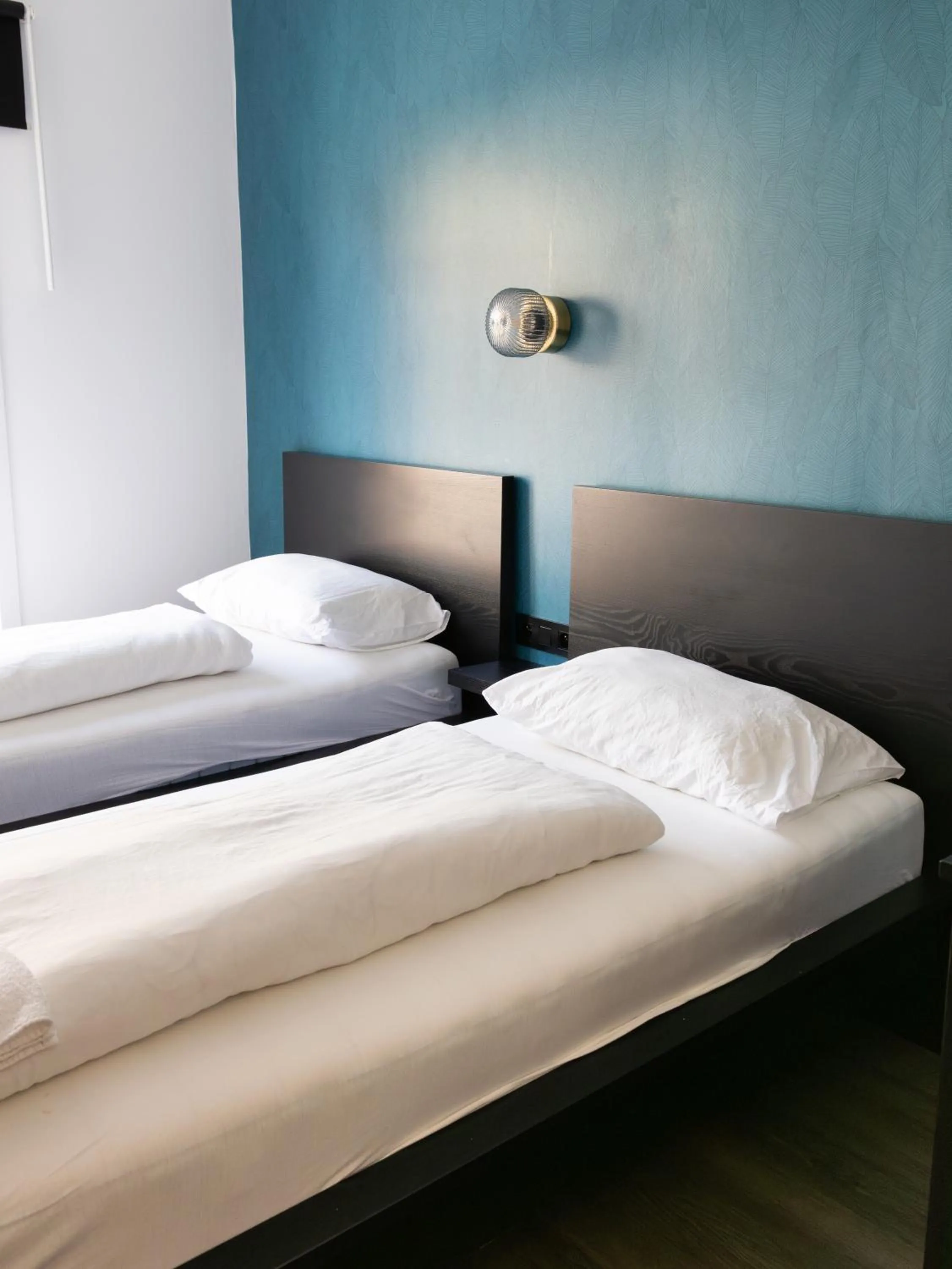 Twin Room with Shared Bathroom in St Christopher's Inn Bruges - The Bauhaus