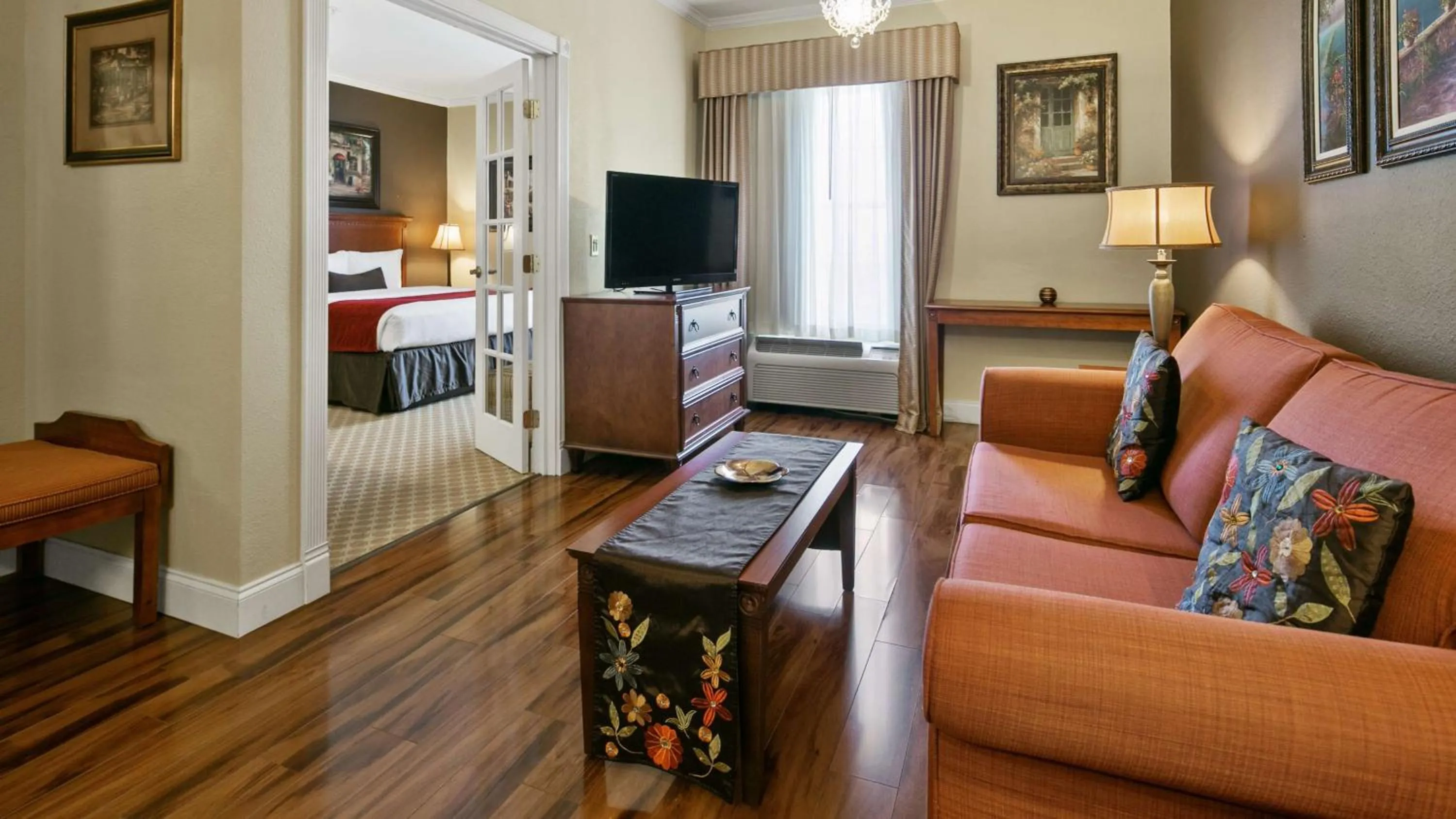 Royal King Suite with Spa Bath - Non-Smoking in Best Western Plus Georgetown Inn & Suites
