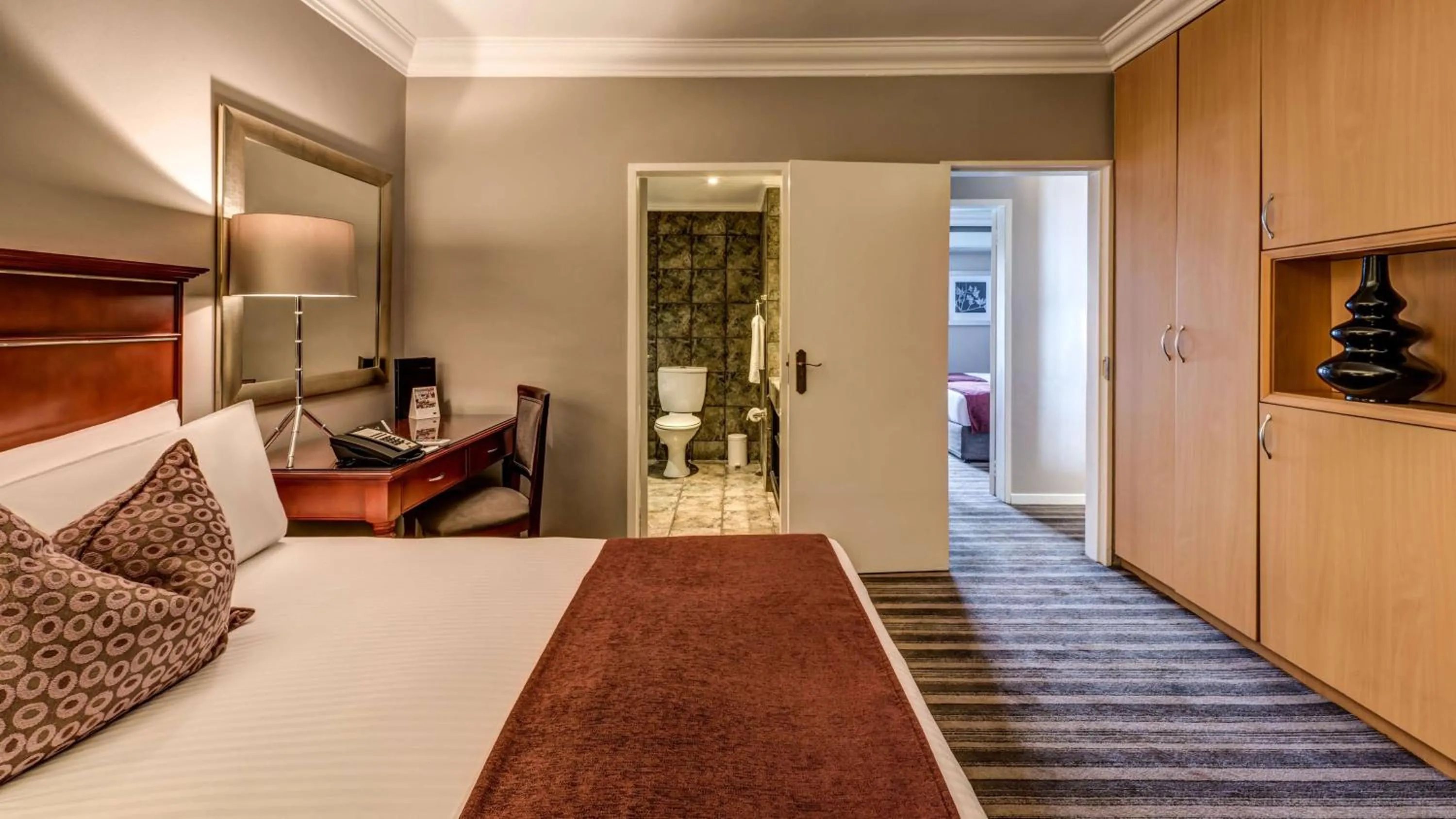 2 Bedroom Suite Non-Smoking in Southern Sun Katherine Street